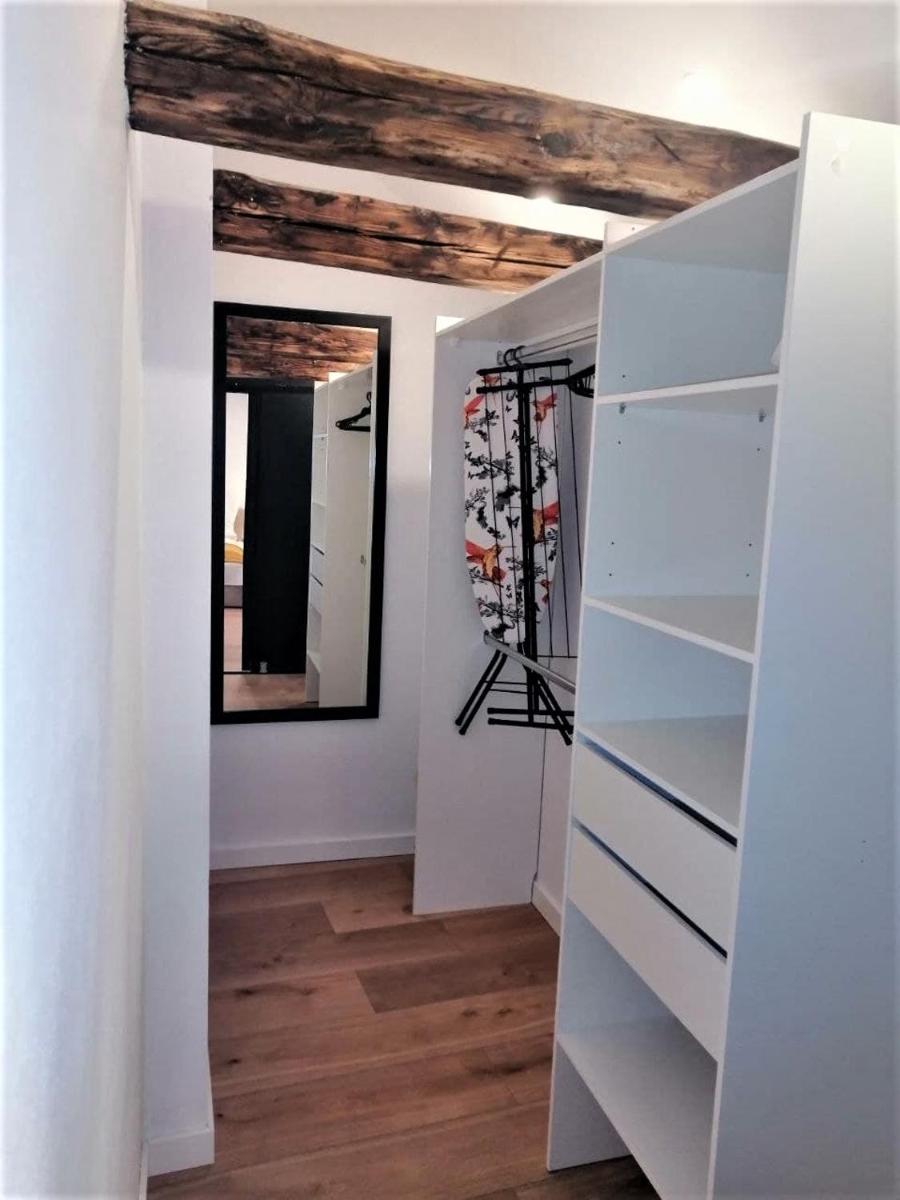 Apartment with Balcony - Photo 16