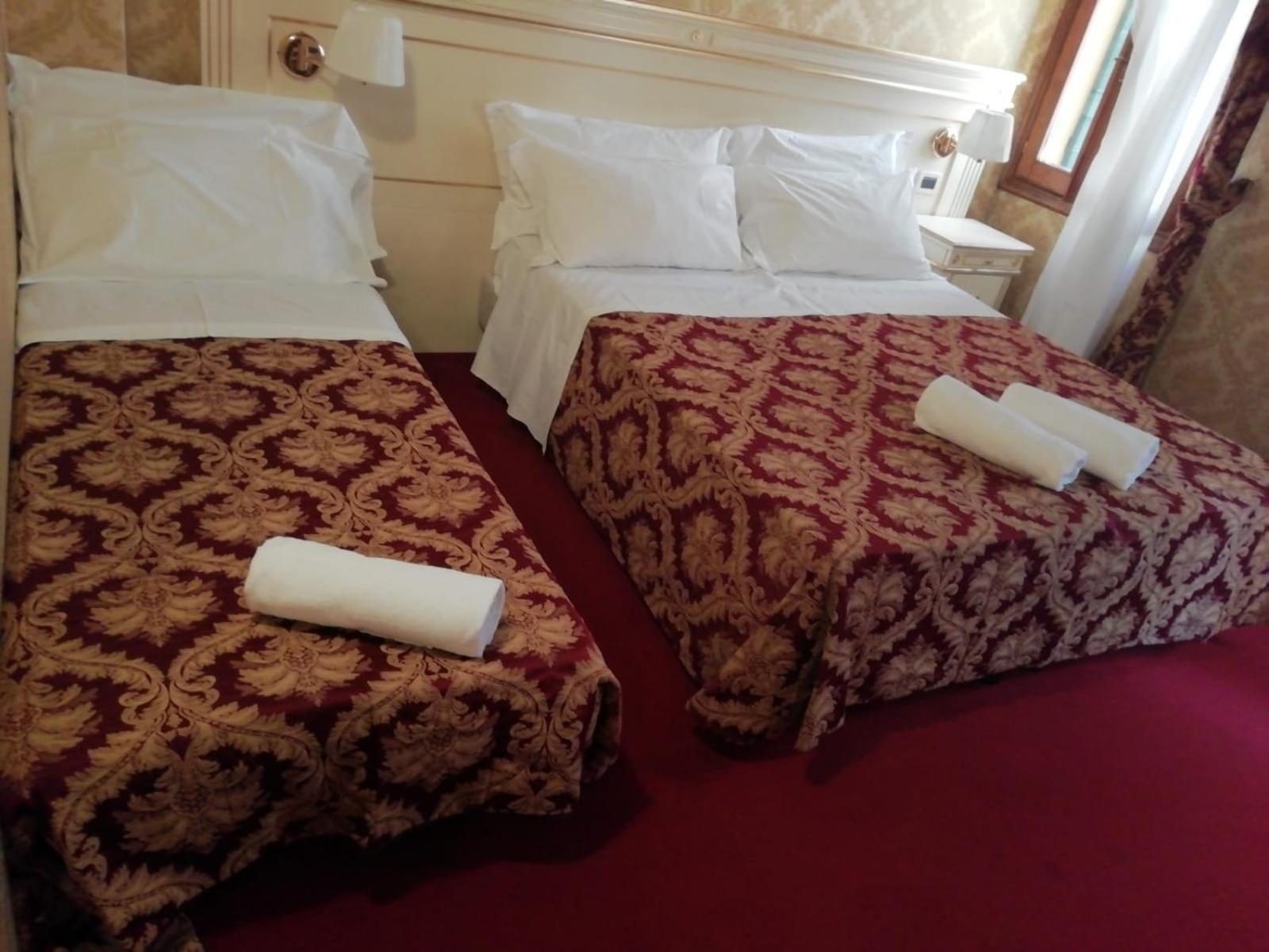 Quadruple Room with Private Bathroom photo 1