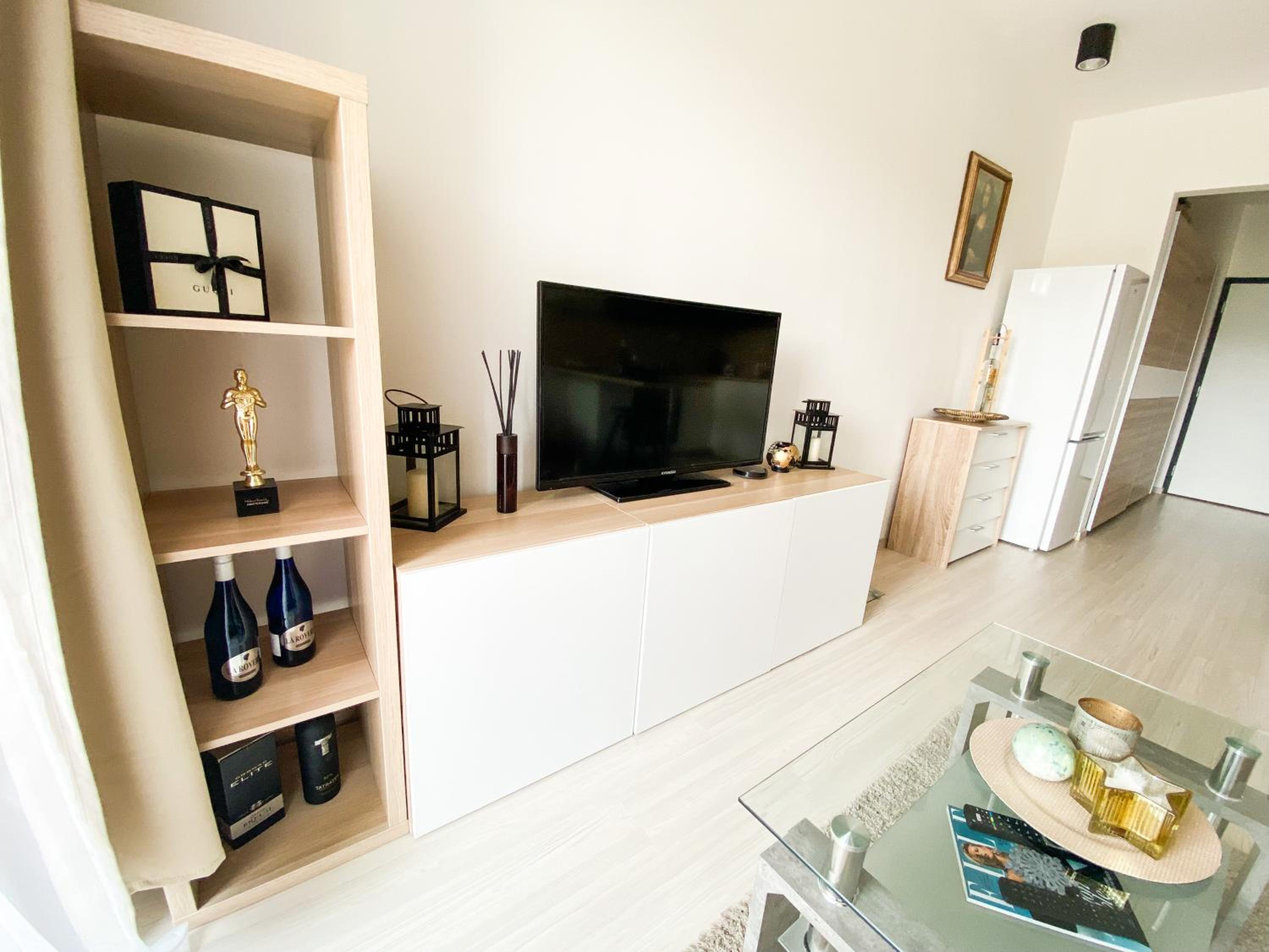 Studio Apartment - Photo 4