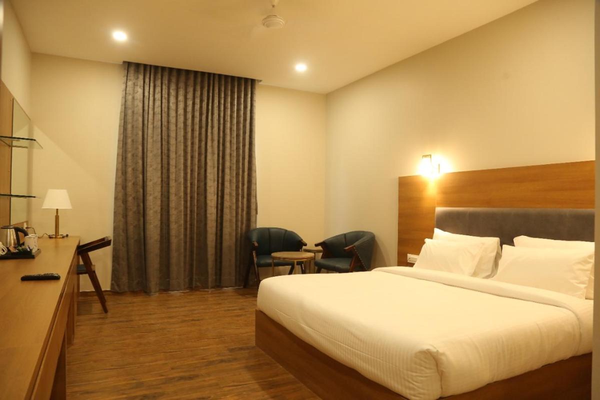 Deluxe Room - Photo 2
