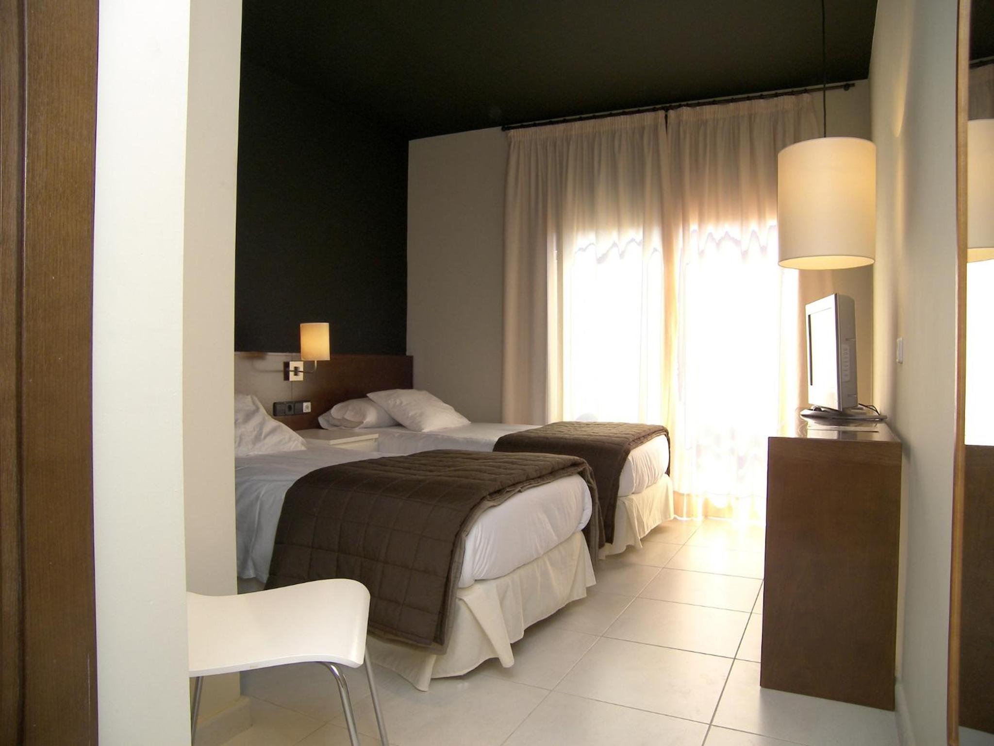 Double or Twin Room - Photo 4