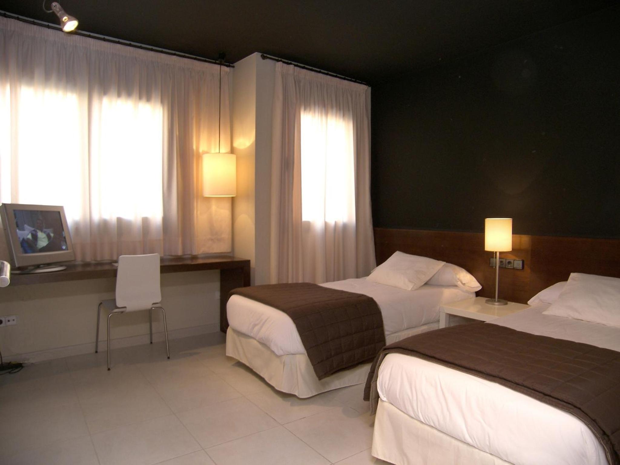 Double or Twin Room - Photo 2