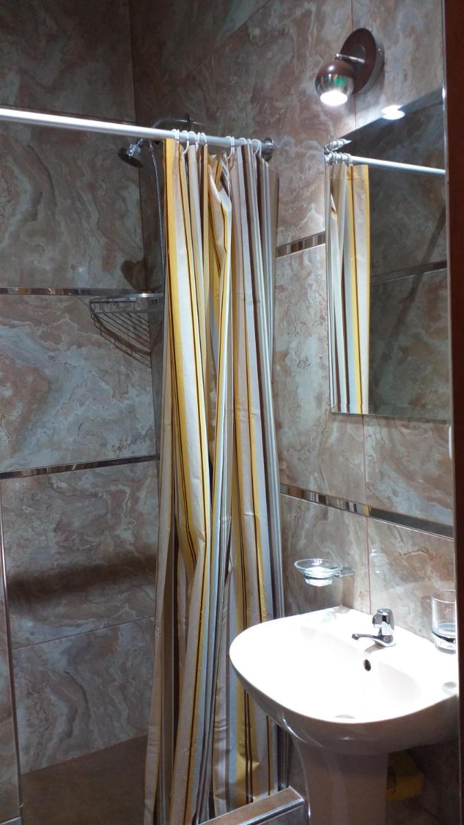 Twin Room with Private Bathroom photo 3