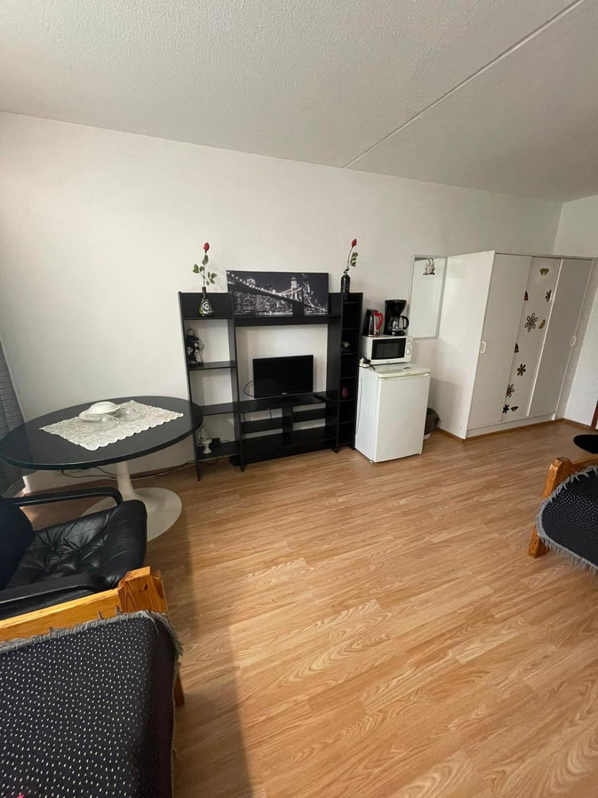 Twin Room - Photo 3