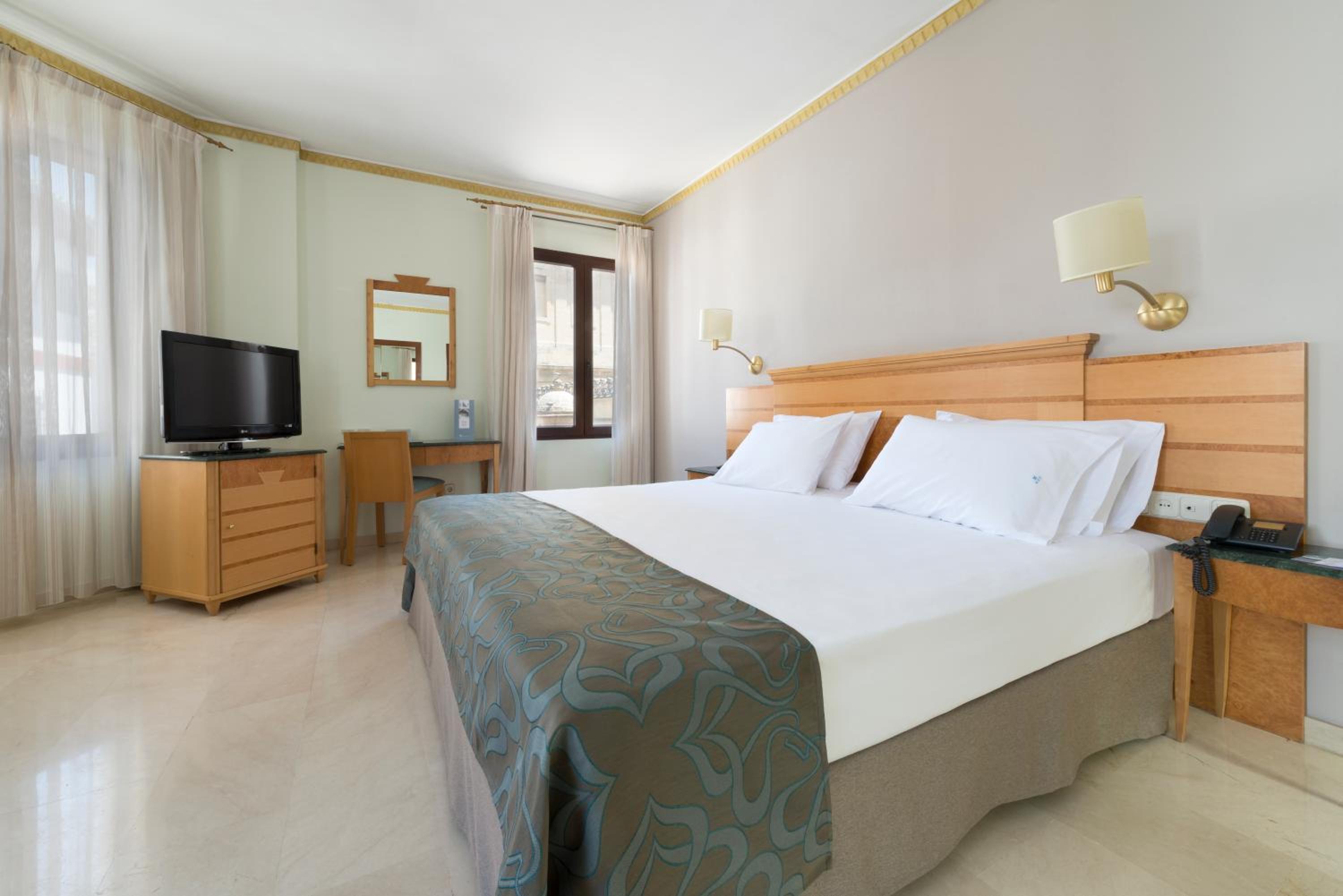 Double or Twin Room - Photo 1