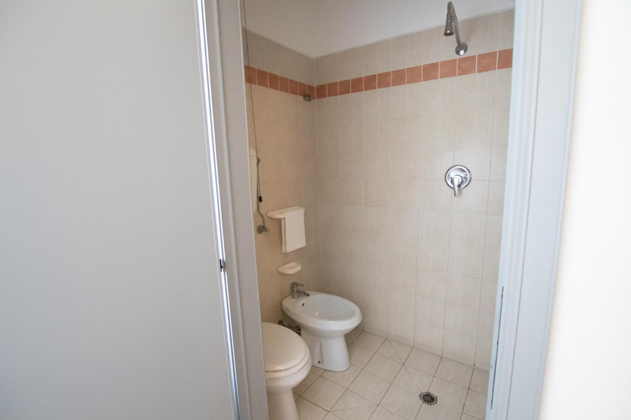 Economy Single Room (No Box Doccia) photo 3