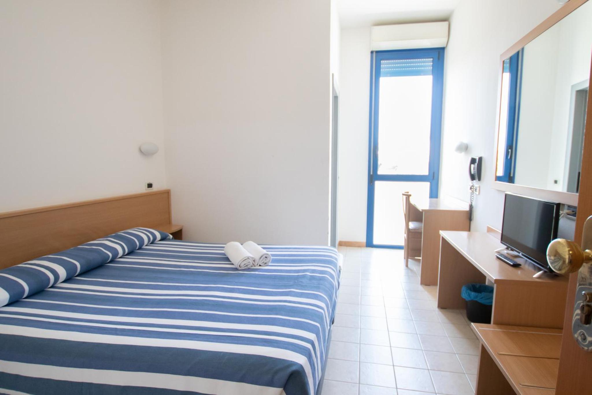 Economy Double or Twin Room (No Box Doccia) photo 2