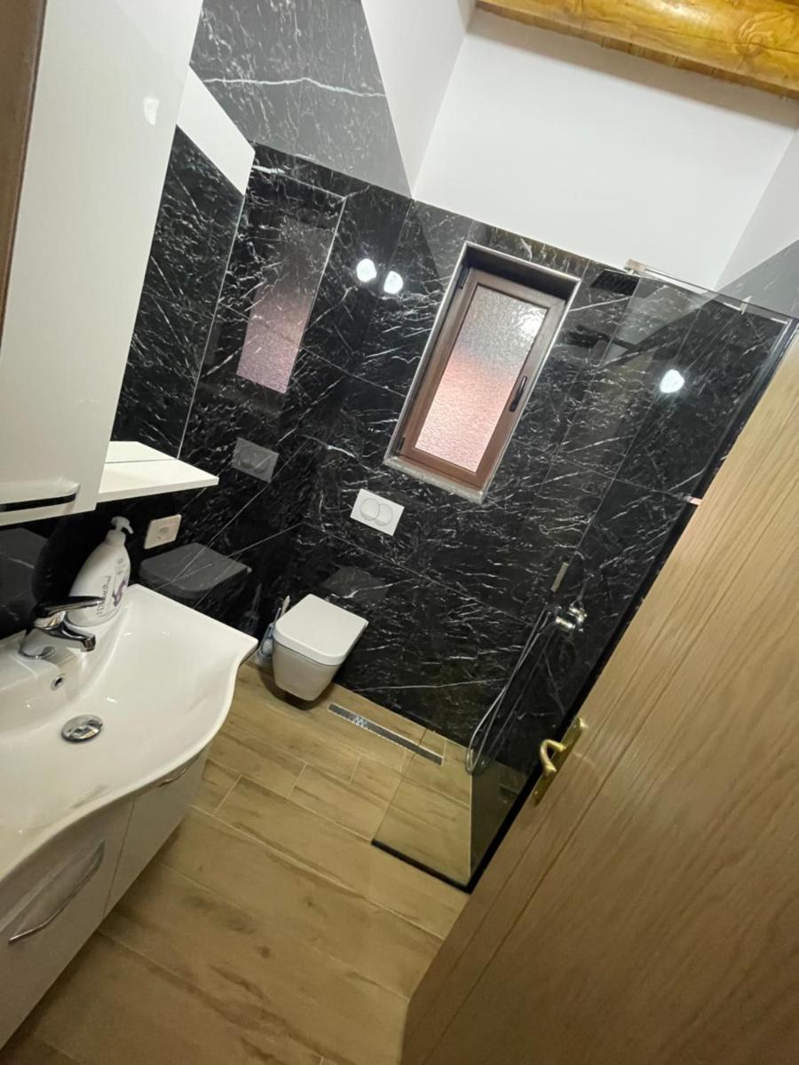Deluxe Room (2 Adults + 1 Child)