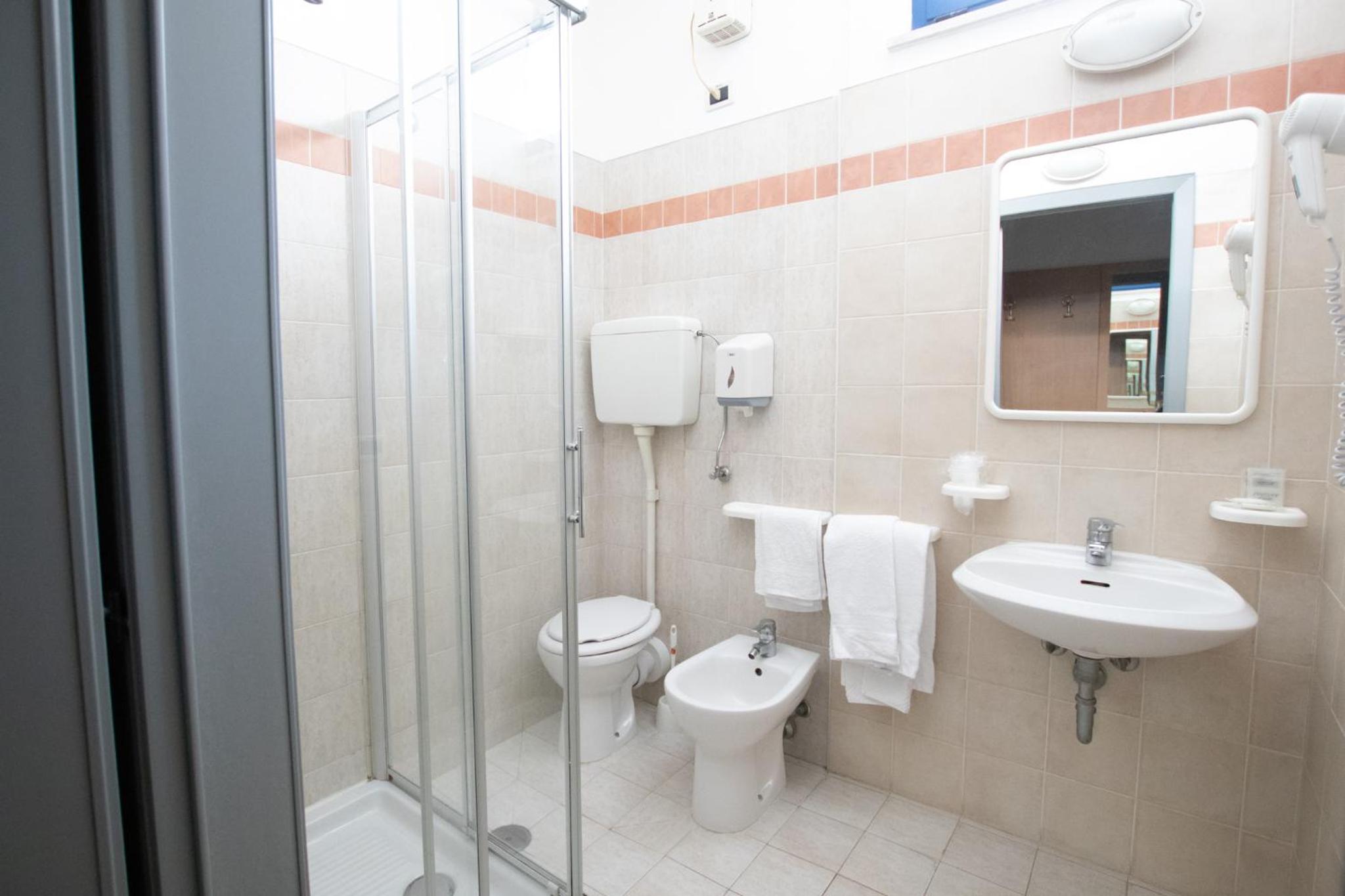 Double or Twin Room - Disability Access photo 2