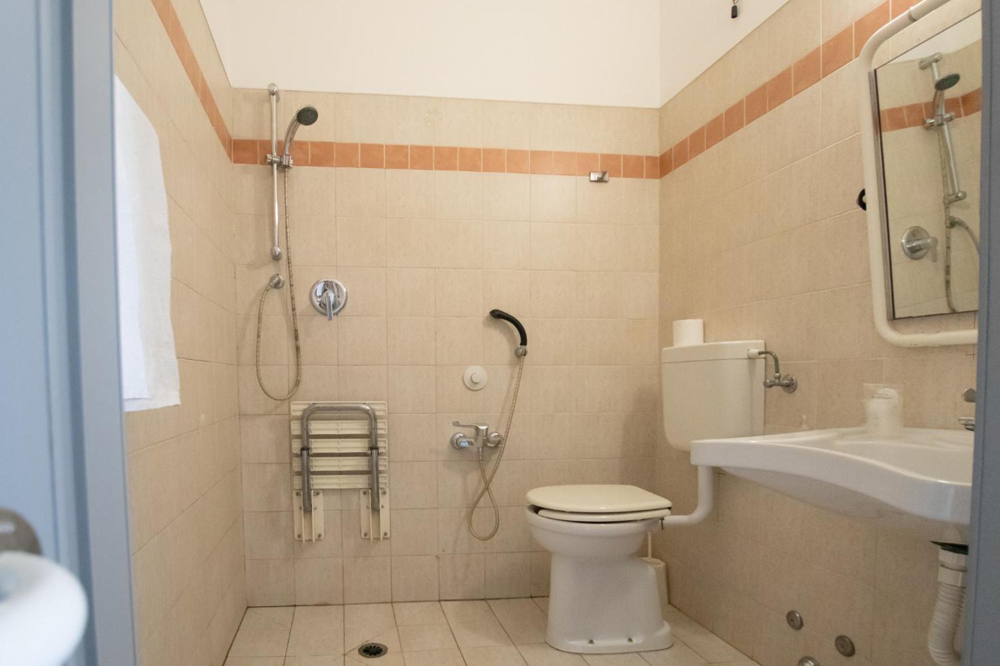 Double or Twin Room - Disability Access photo 3