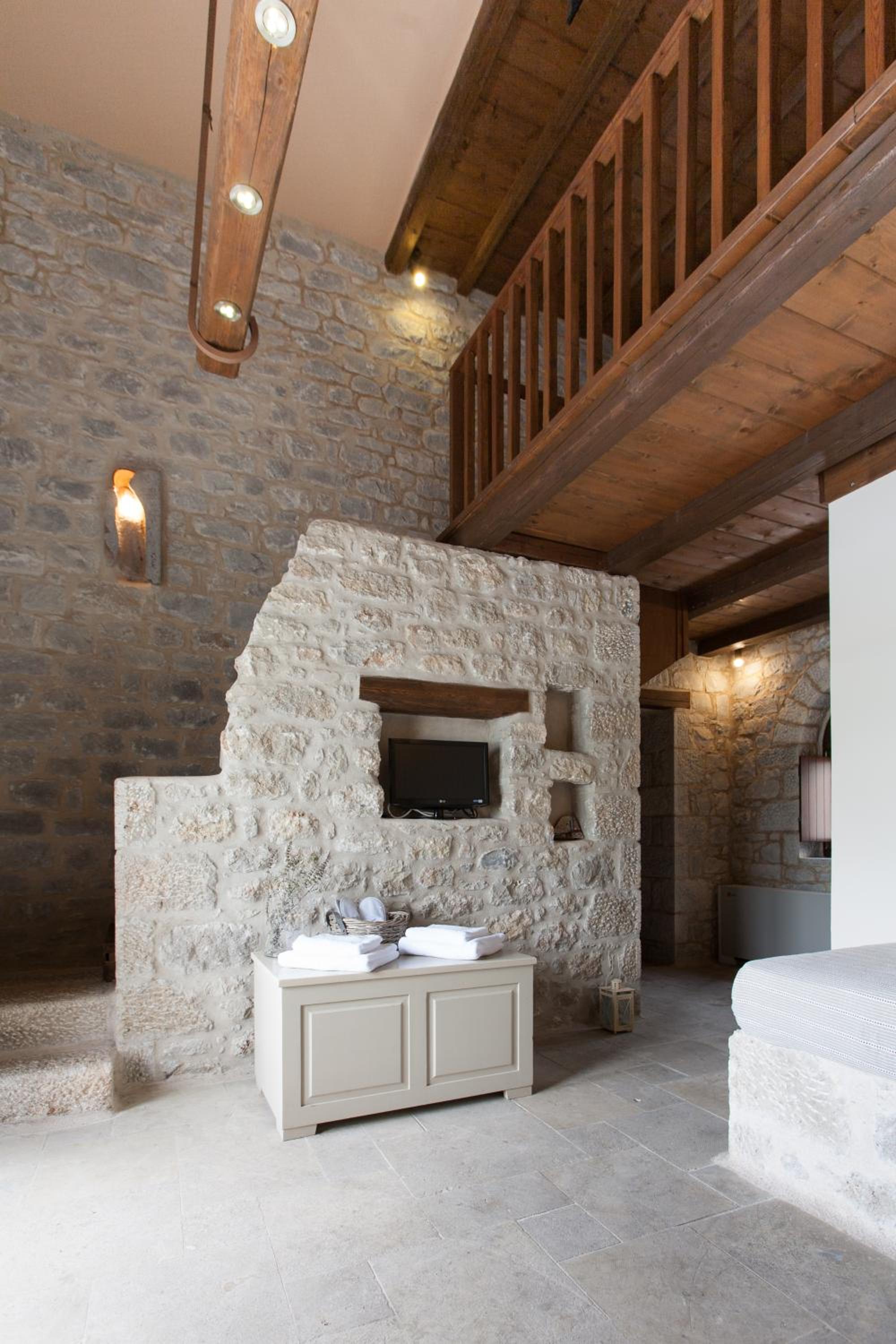 Loft Suite - Photo 5