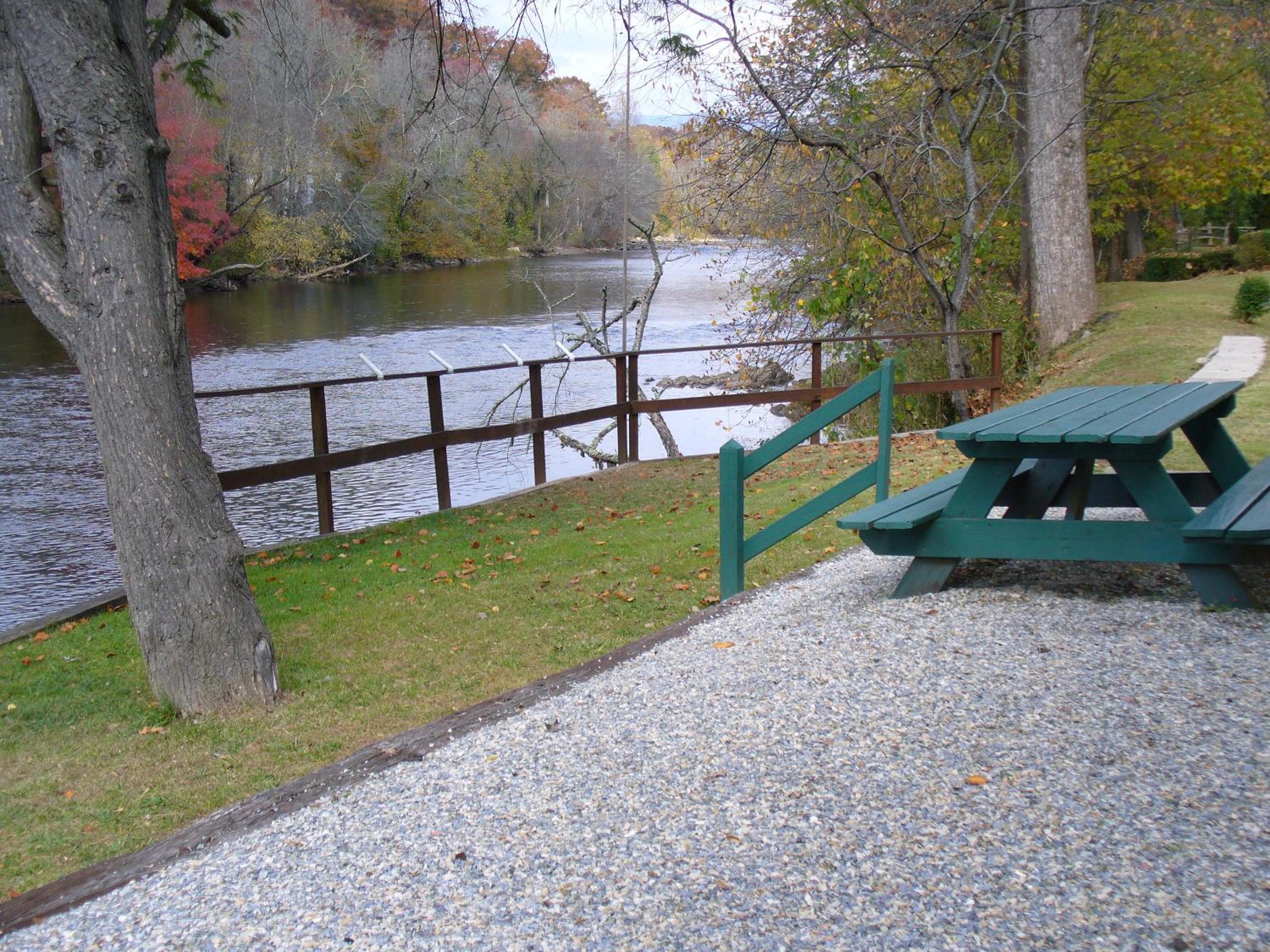 King Room - River View photo 3