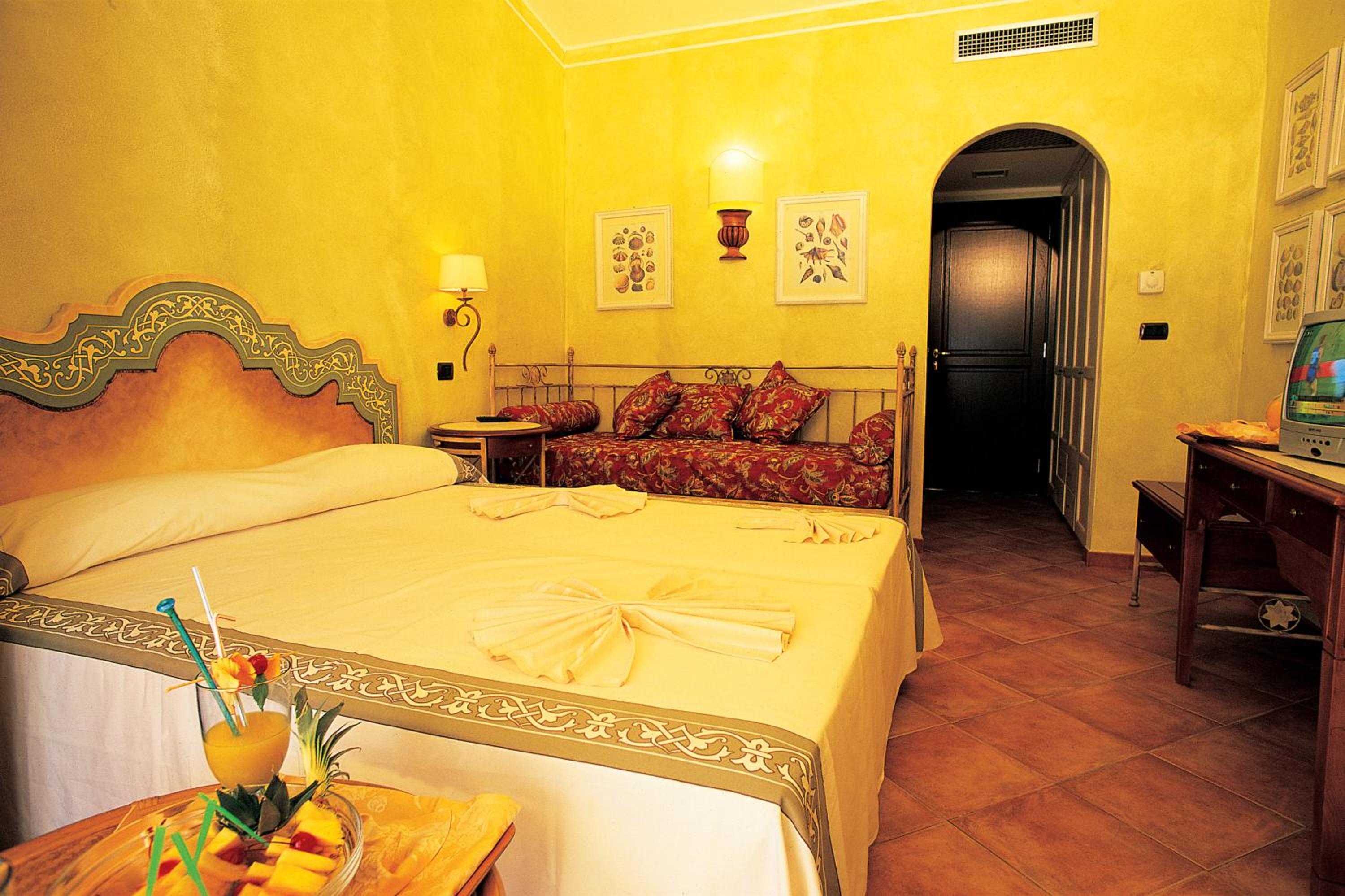 Quadruple Room (2 Adults + 2 Children)