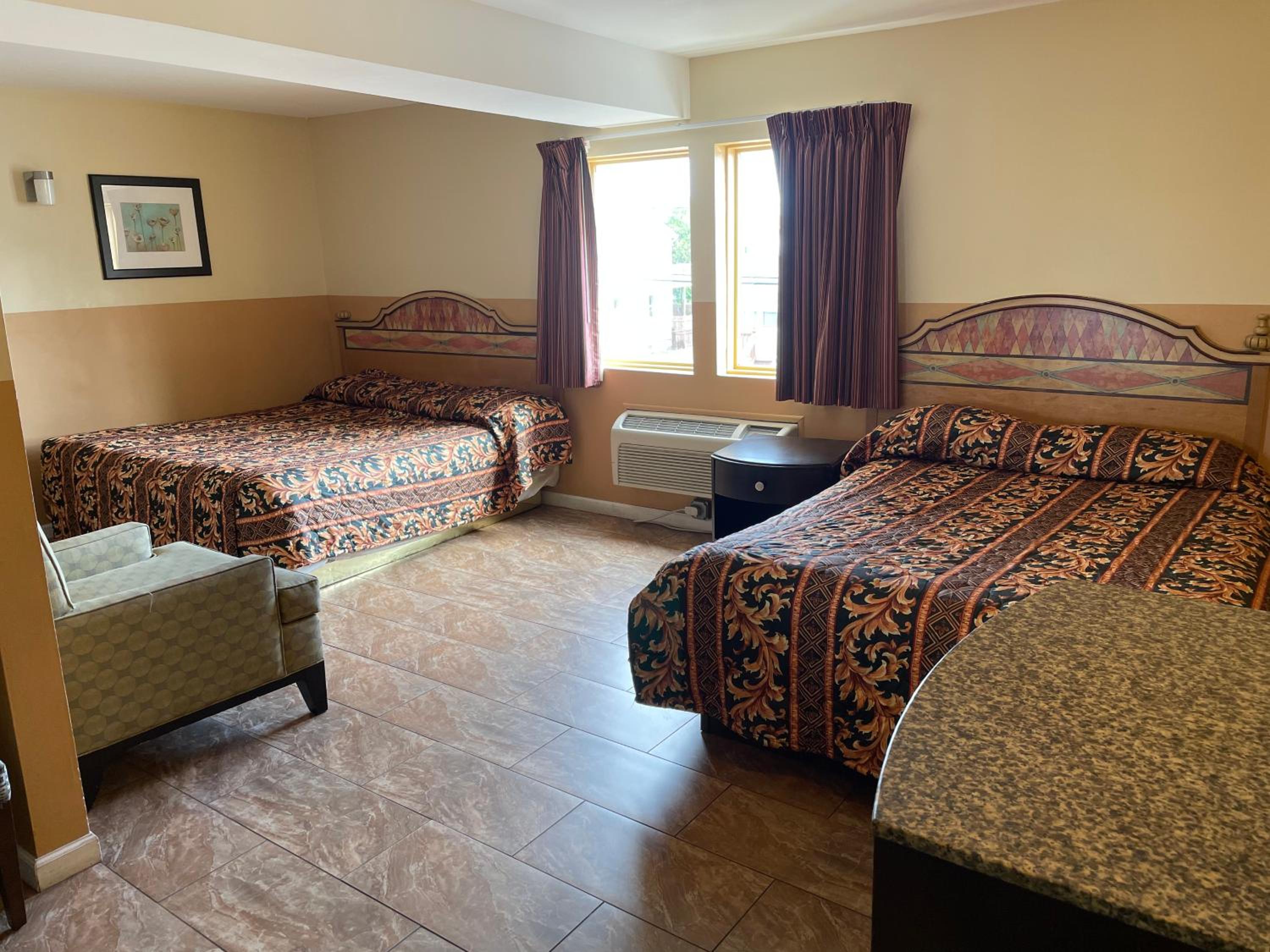 King and Queen Room - Photo 1