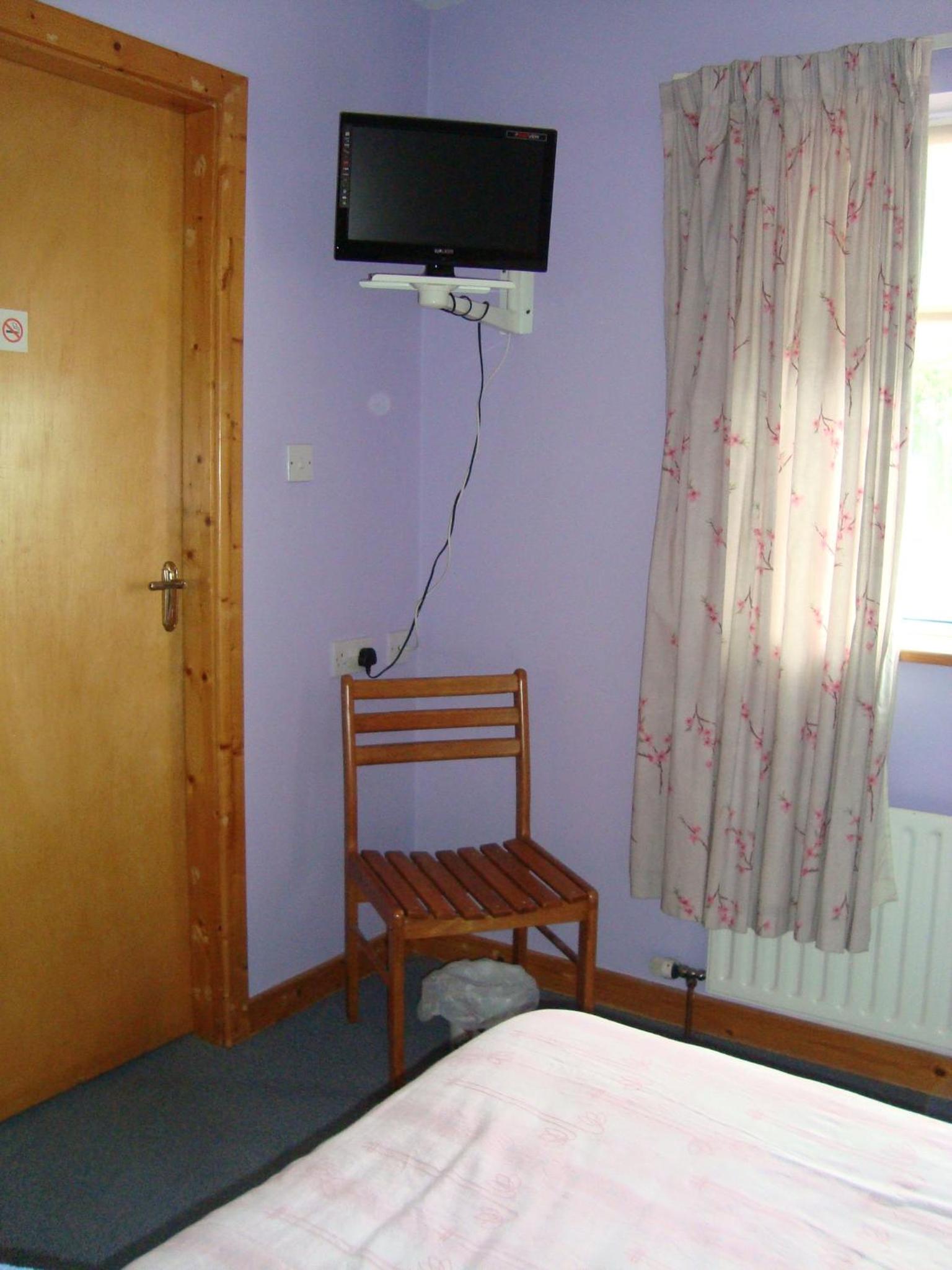 Twin Room - Photo 3