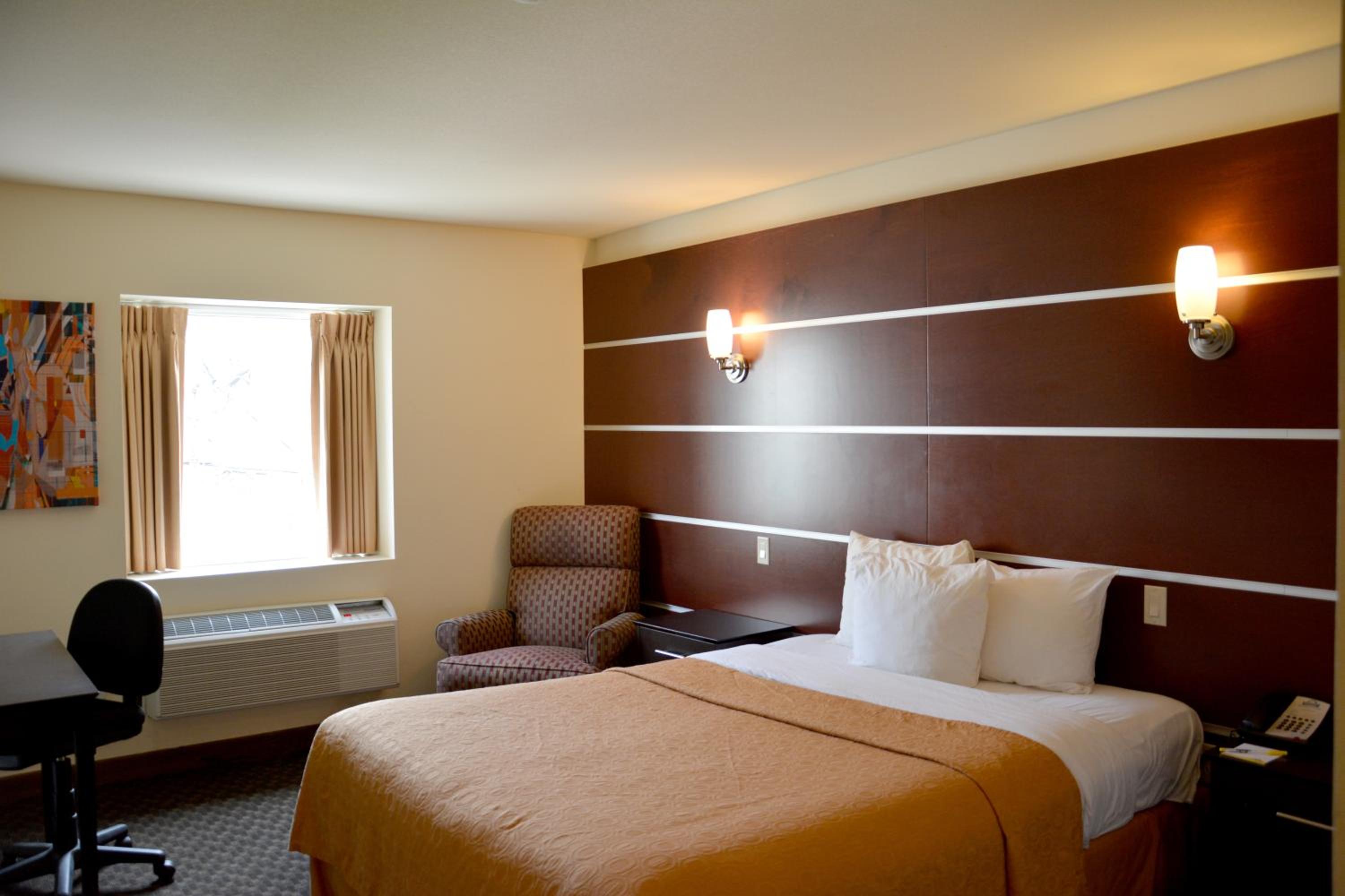 Queen Room - Non-Smoking - Photo 6