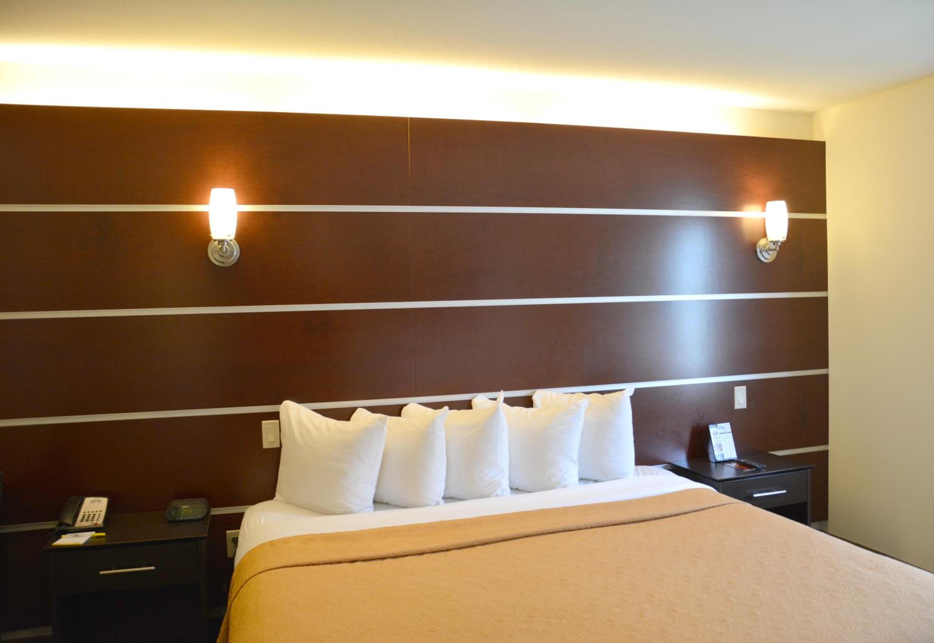 Queen Room - Non-Smoking - Photo 5