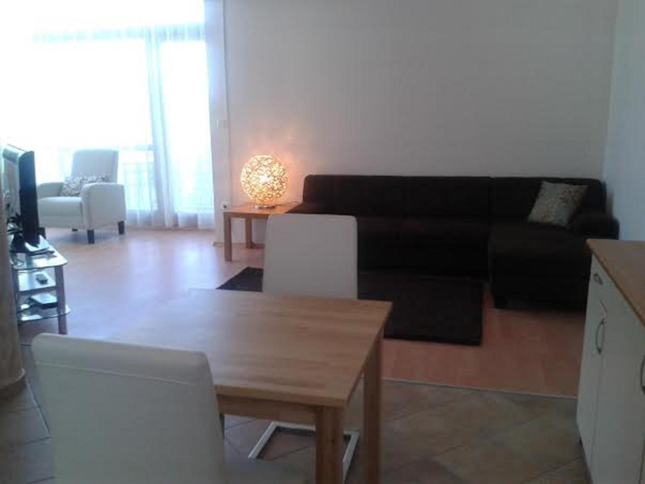 Superior One-Bedroom Apartment - Photo 5