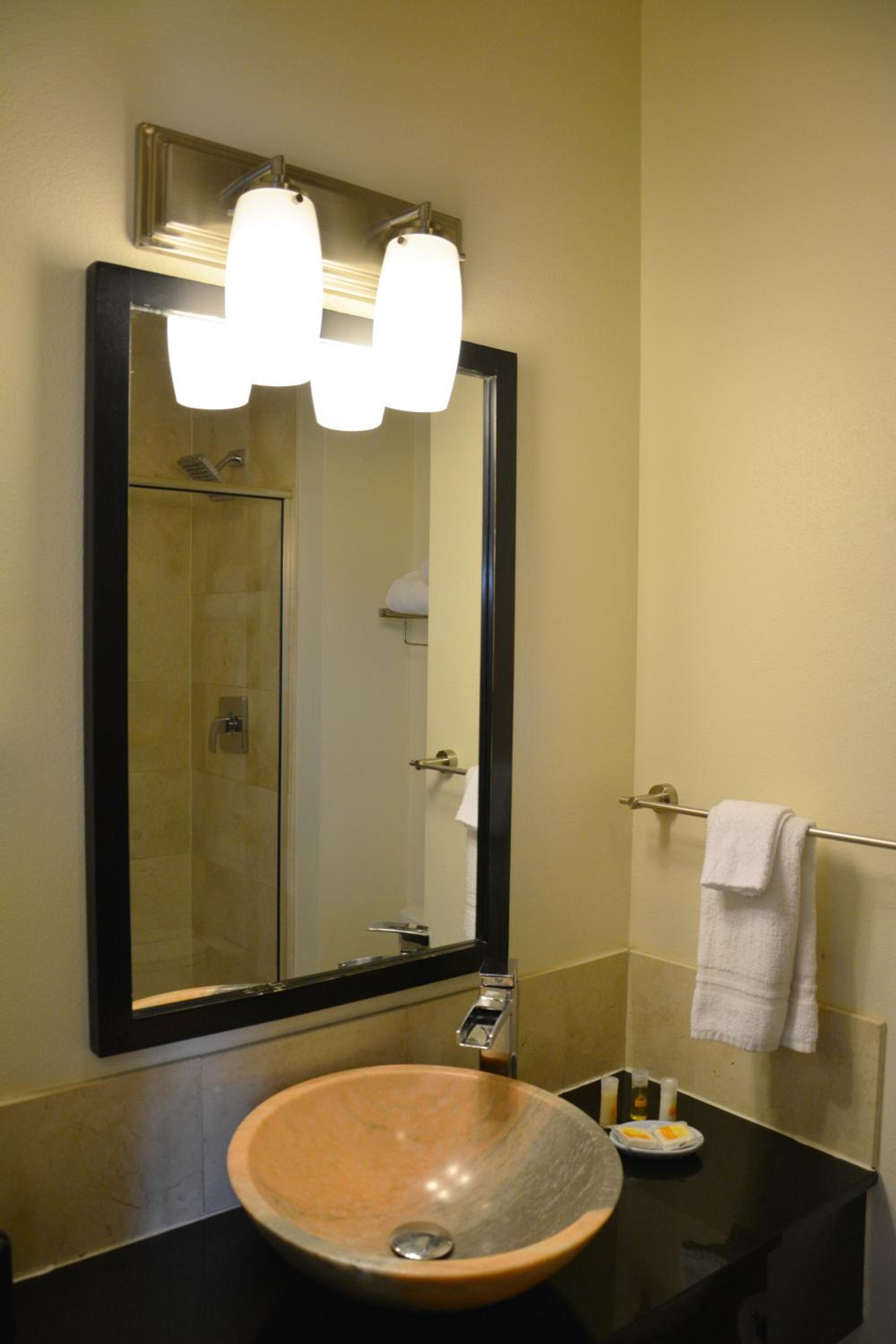 Queen Room - Disability Access/Non-Smoking - Photo 3