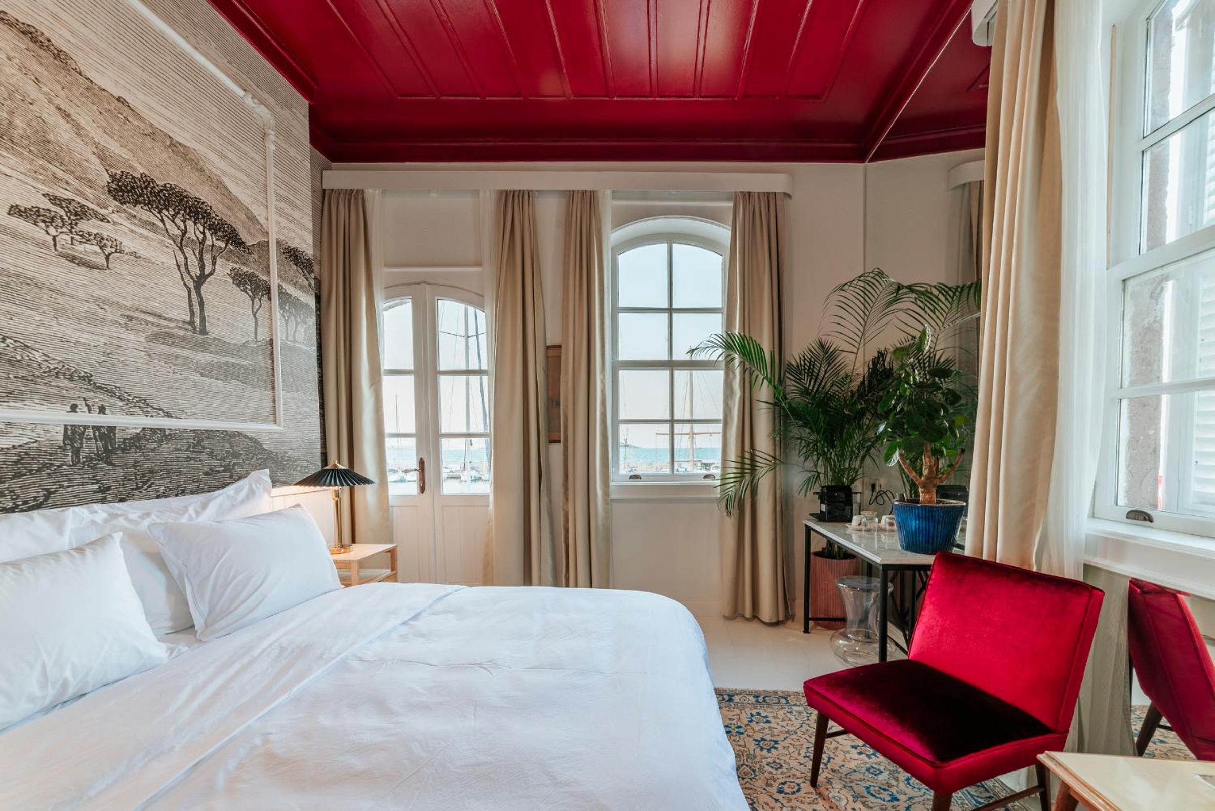 Deluxe Double Room with Balcony and Sea View