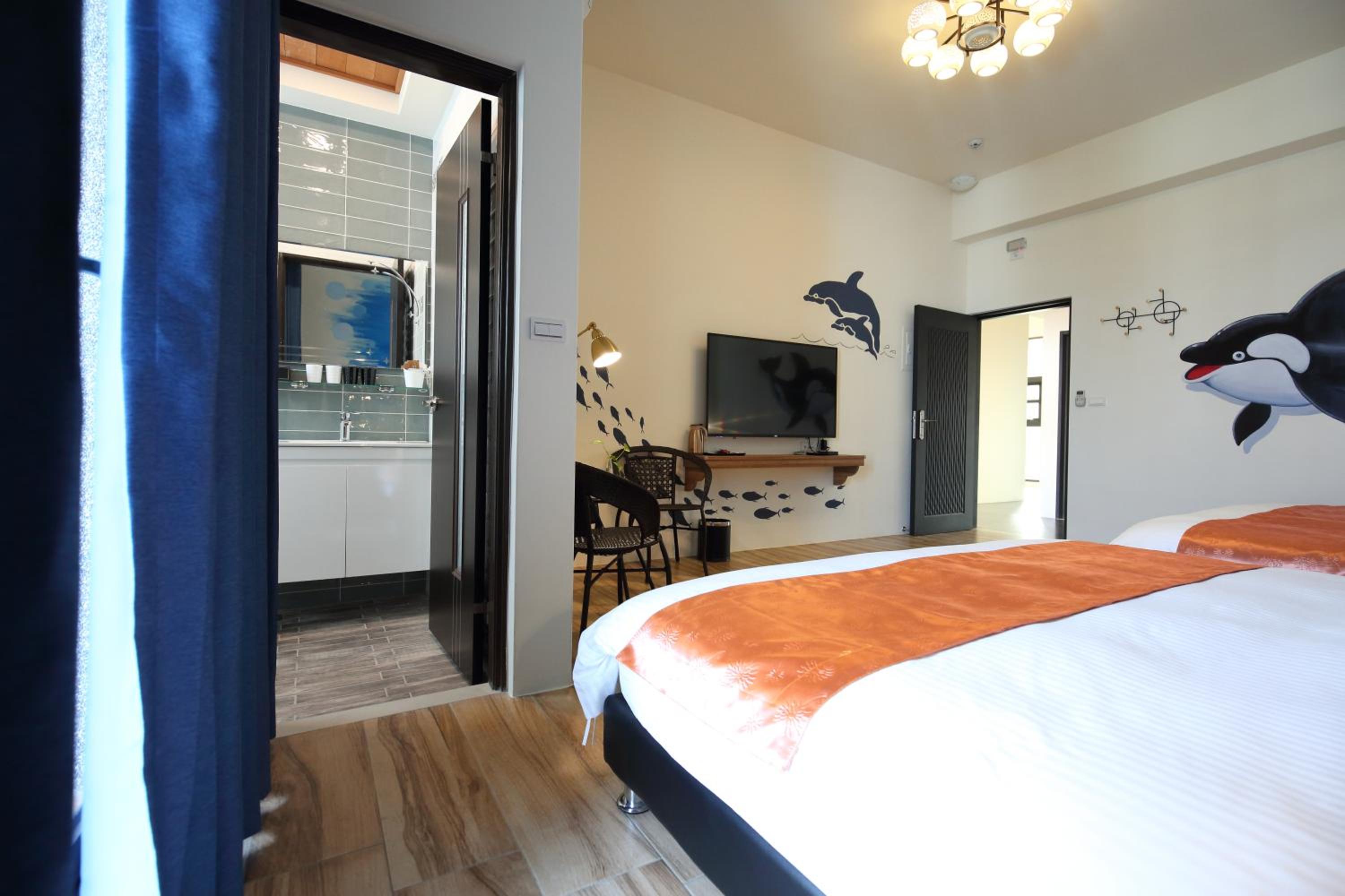 Queen Room With Two Queen Beds photo 2
