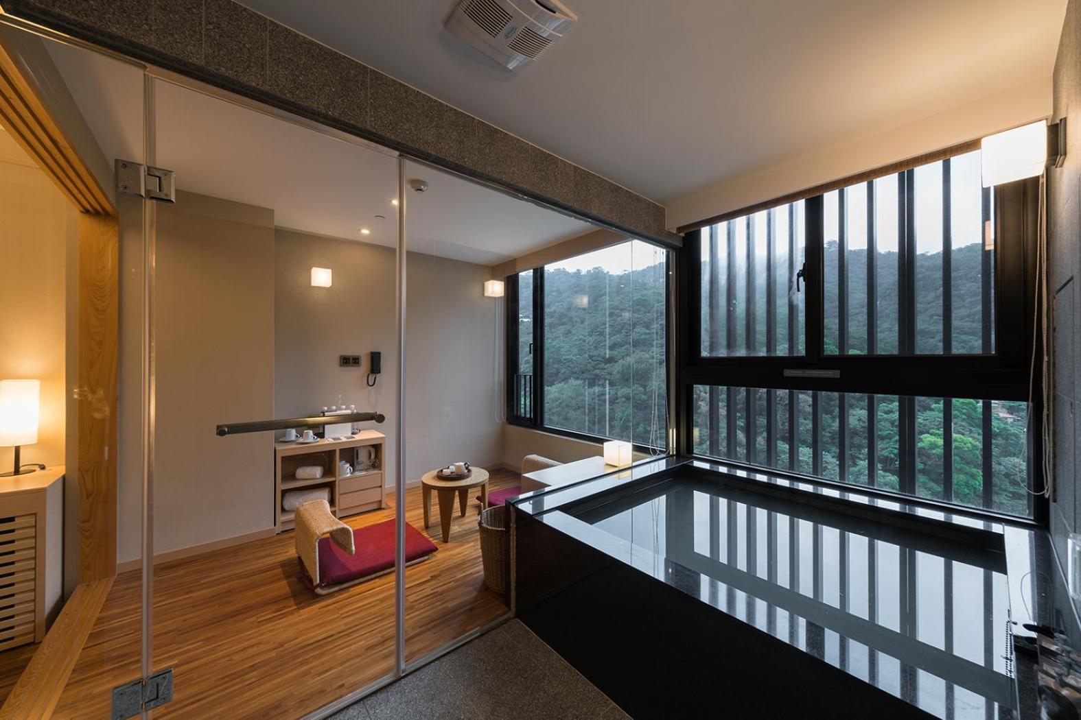 Deluxe Double Room thumbnail 5