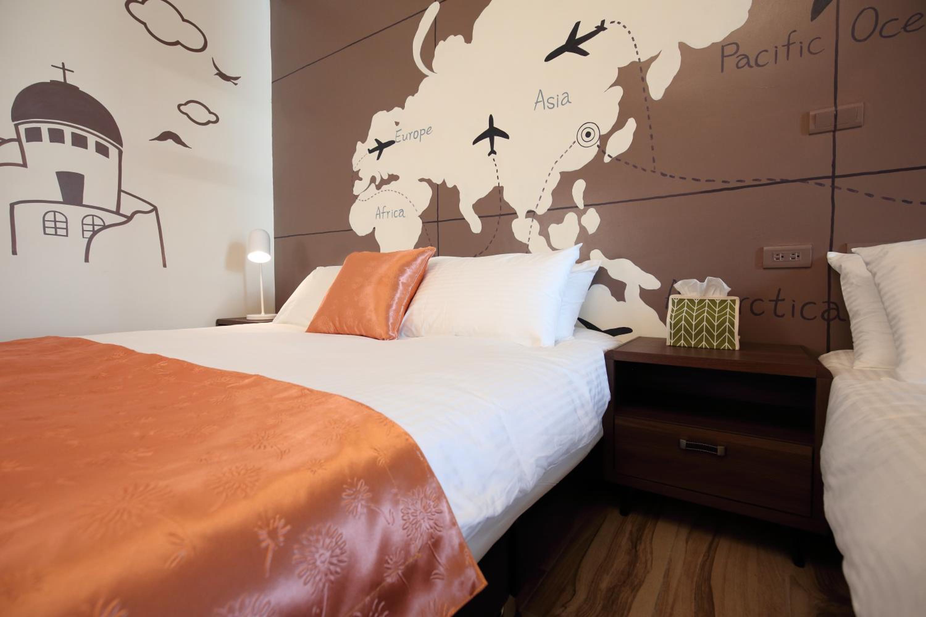 Deluxe Queen Room with Two Queen Beds photo 2