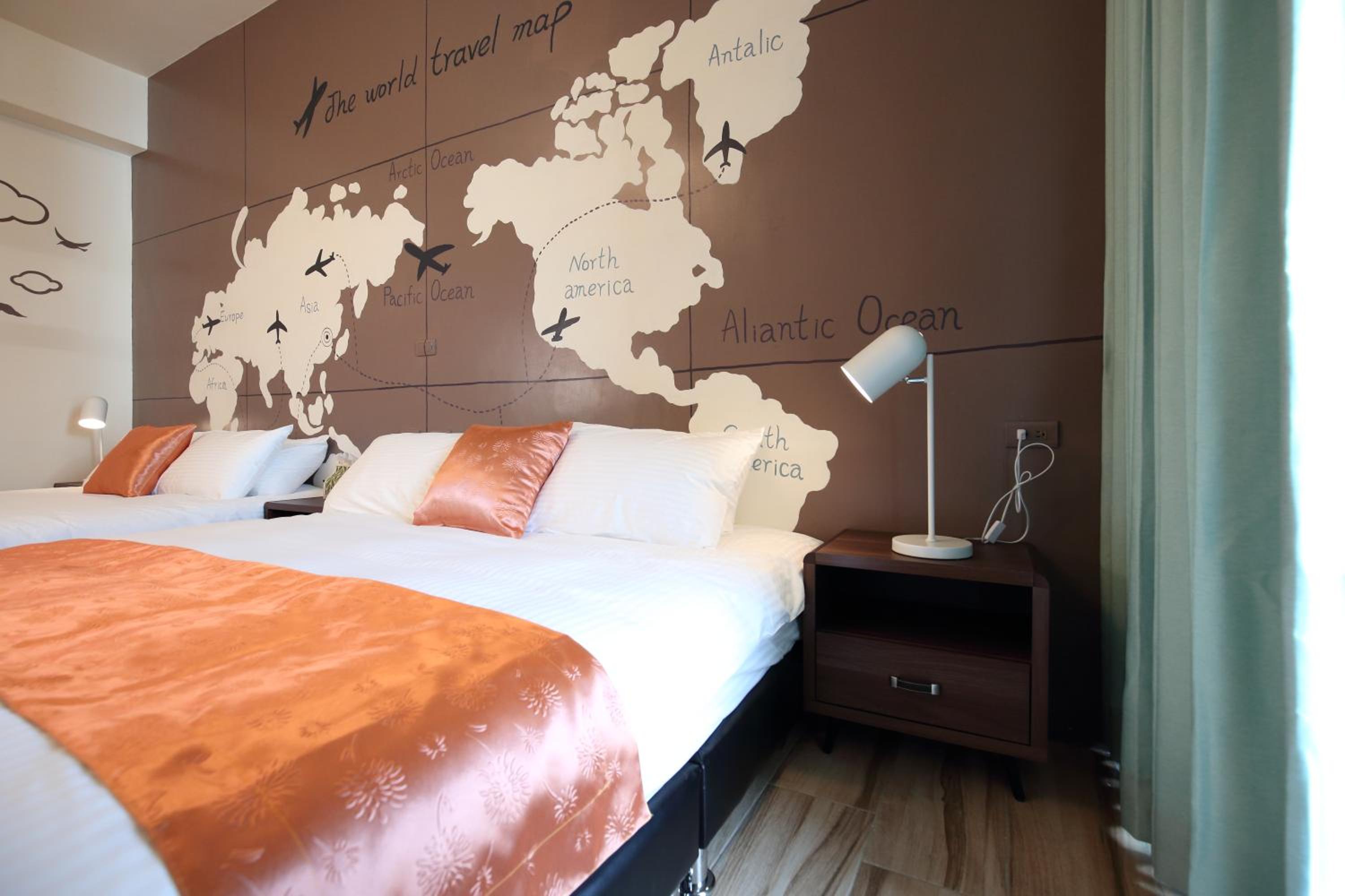 Deluxe Queen Room with Two Queen Beds photo 3