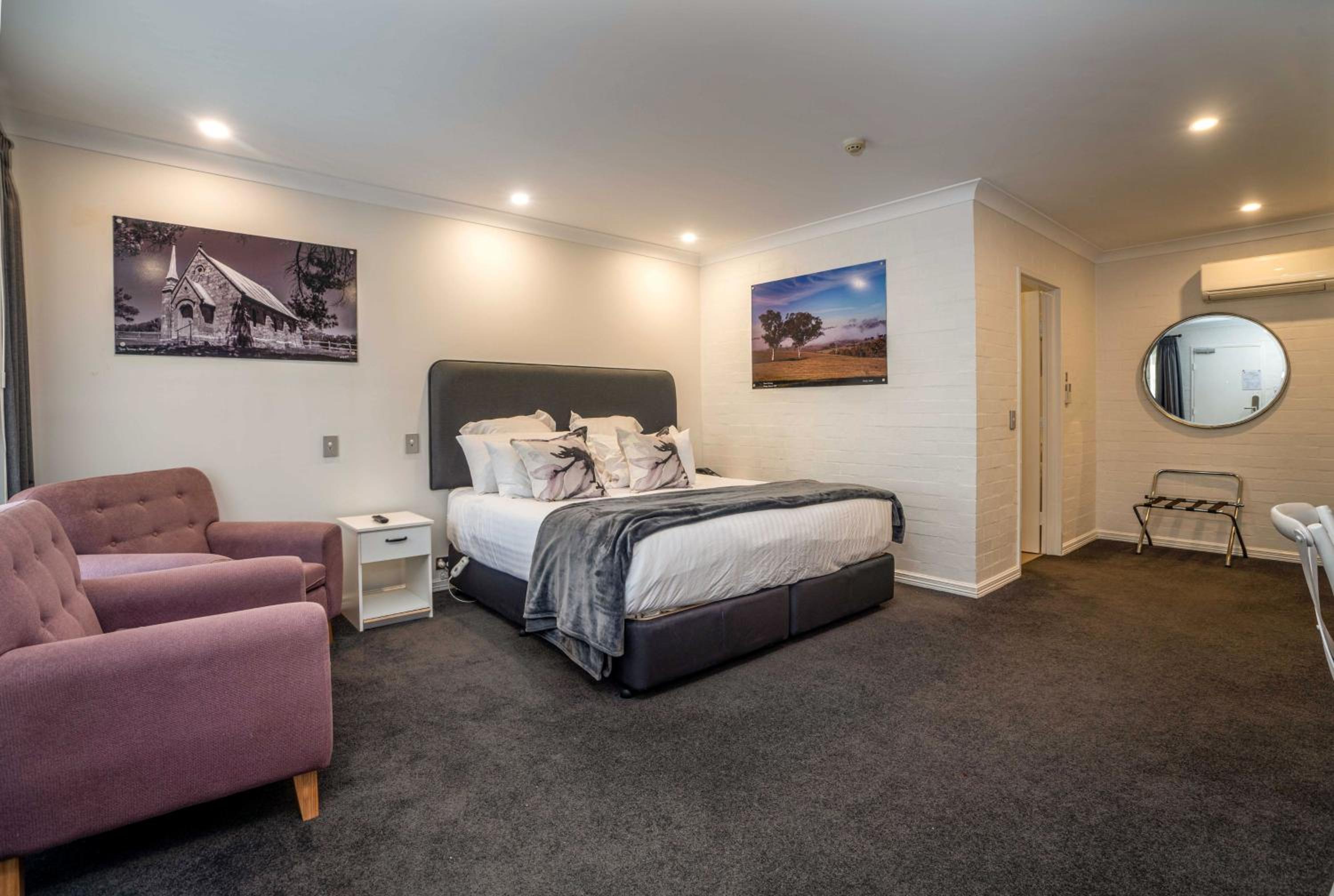 Deluxe King Room photo 2