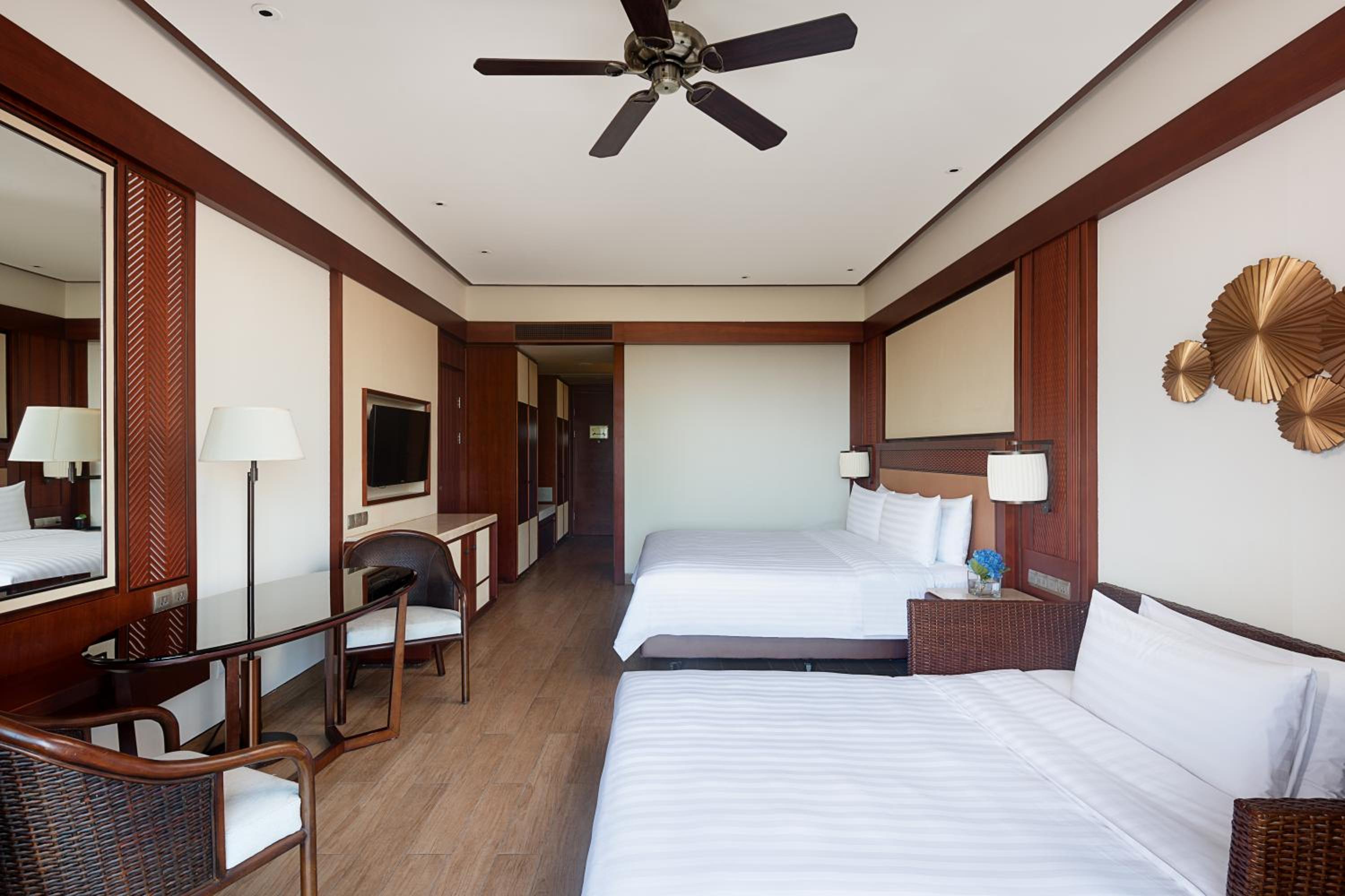 Deluxe Seaside Garden View King Room