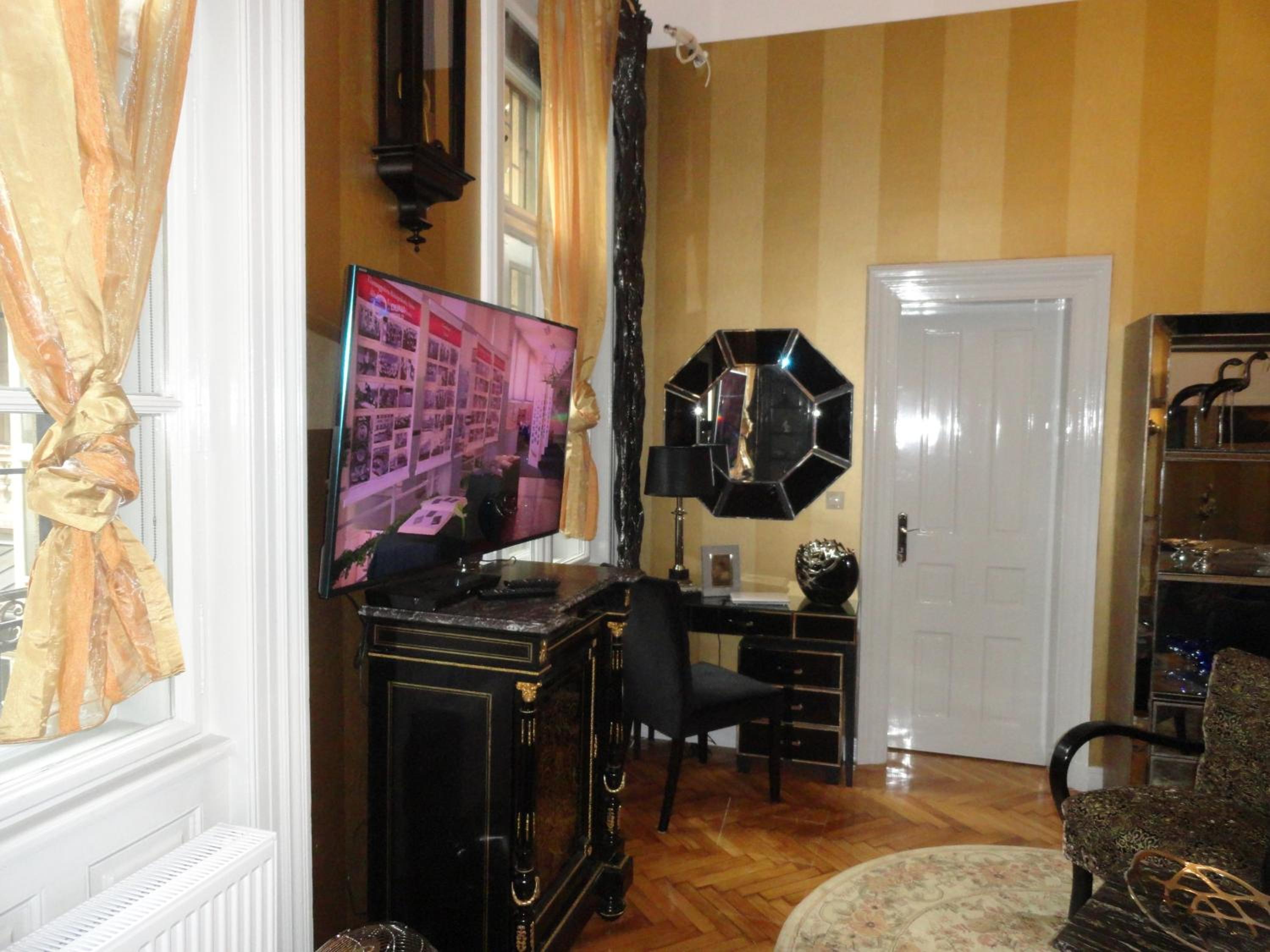 Two-Bedroom Apartment - Photo 25