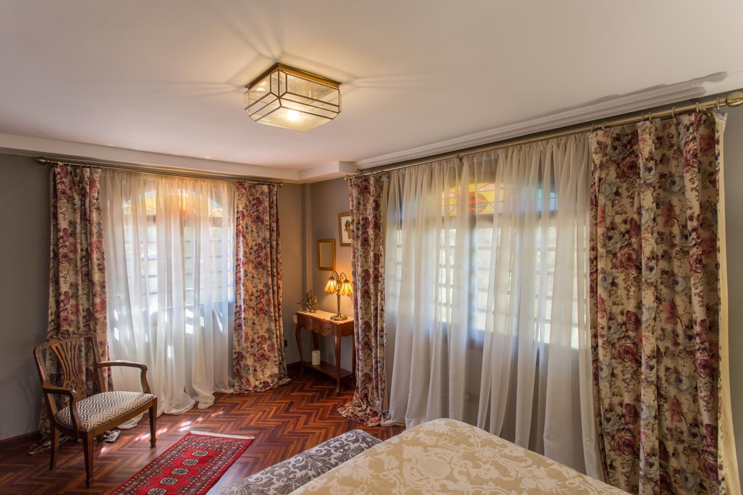 Apartment with Terrace - Photo 9