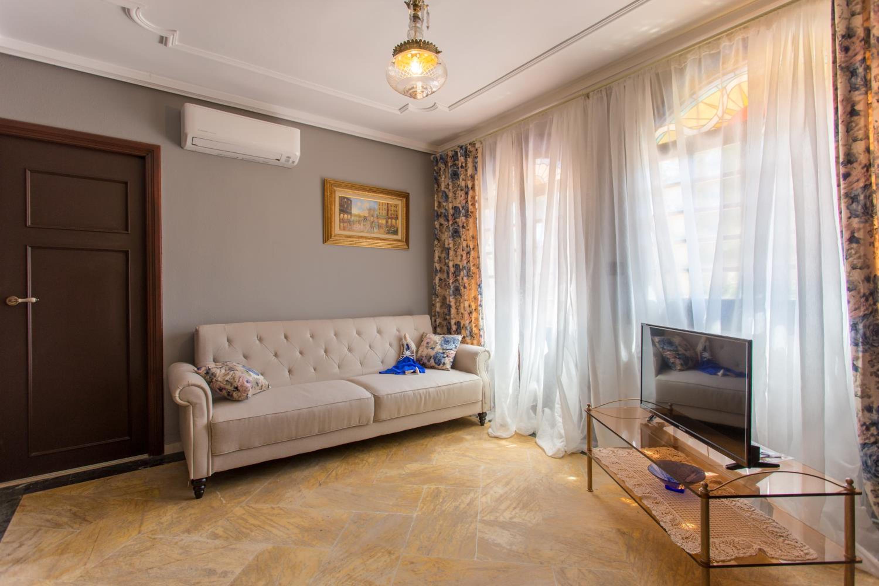 Apartment with Terrace - Photo 3
