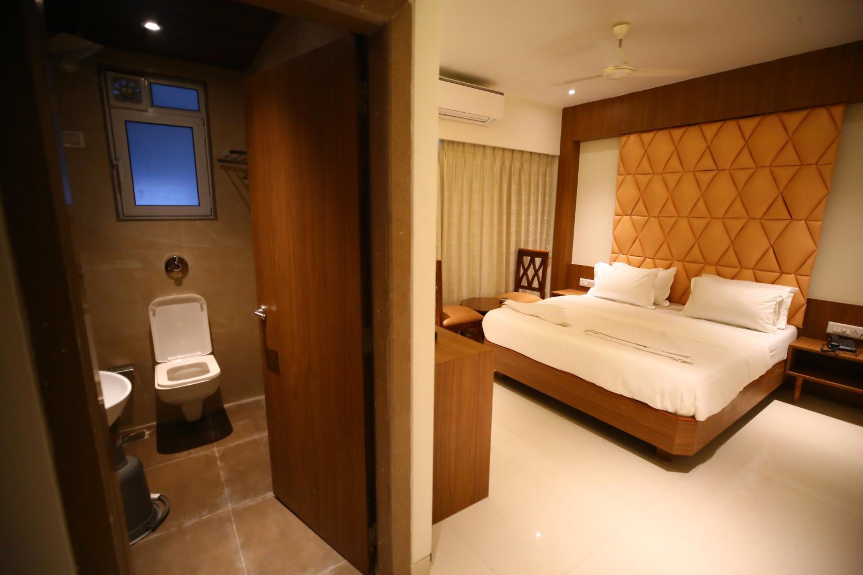 Deluxe Double Room photo 3