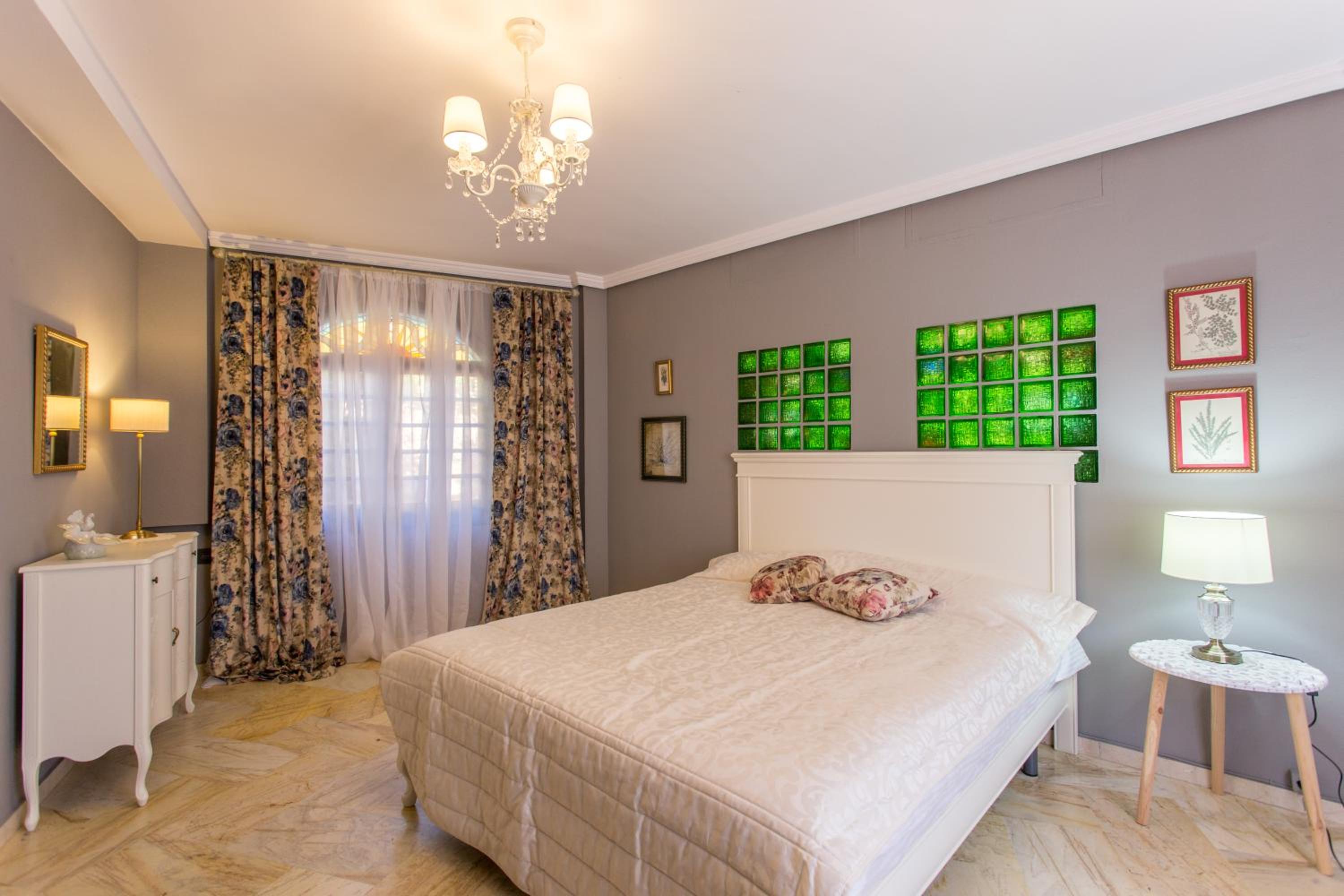 Apartment with Terrace - Photo 1