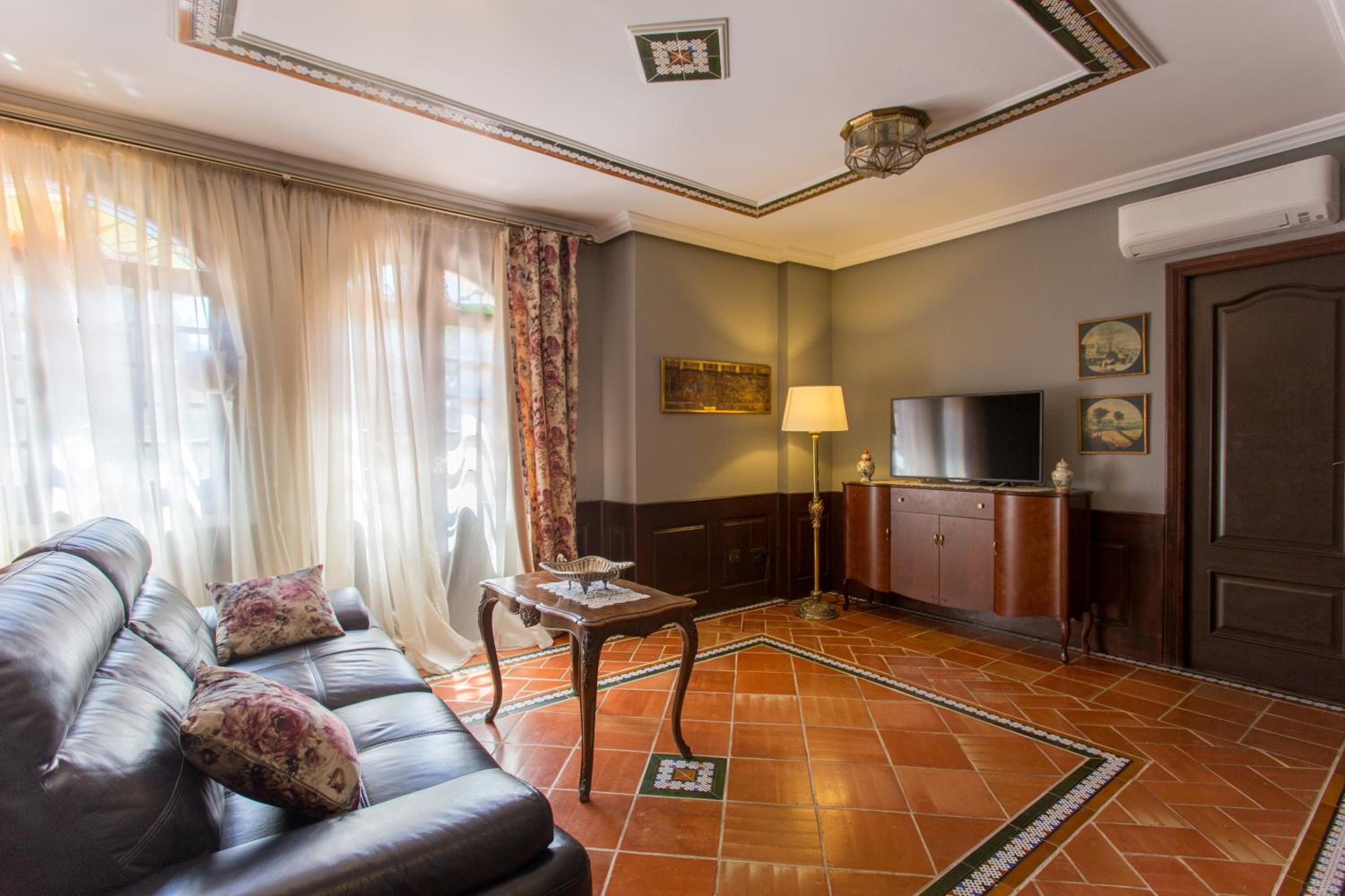 Apartment with Terrace - Photo 12