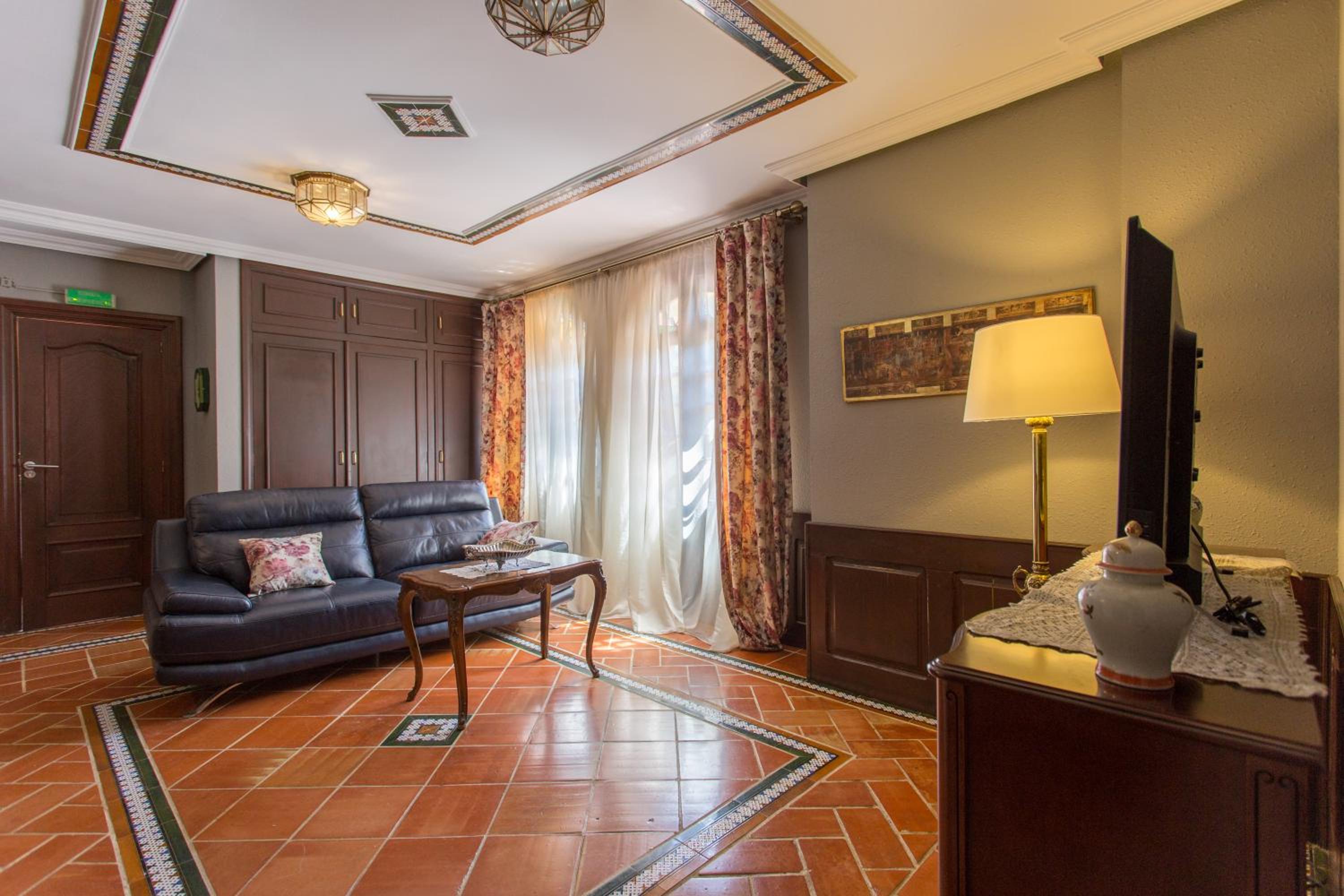Apartment with Terrace - Photo 11