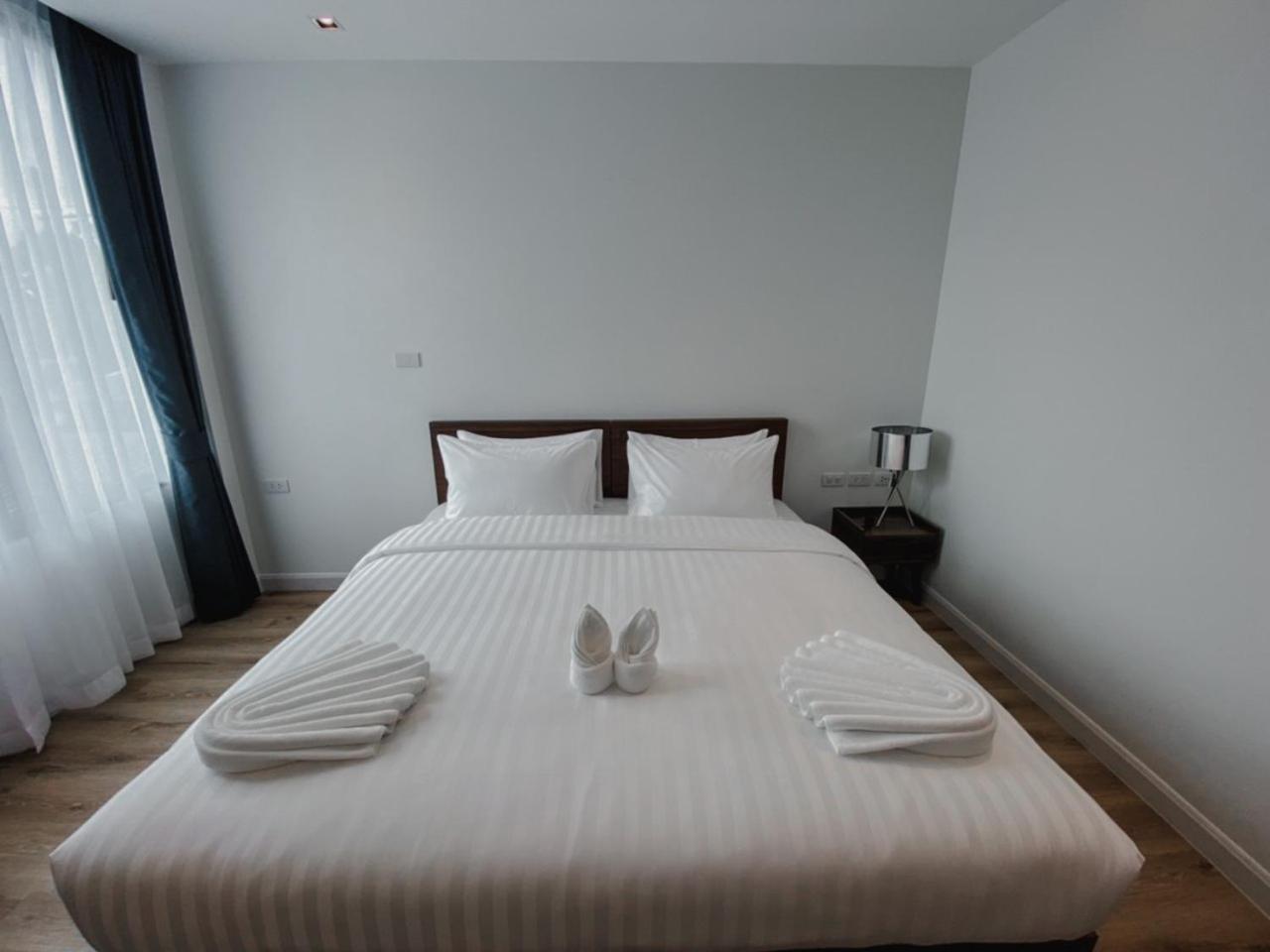 Superior King Room - Photo 12