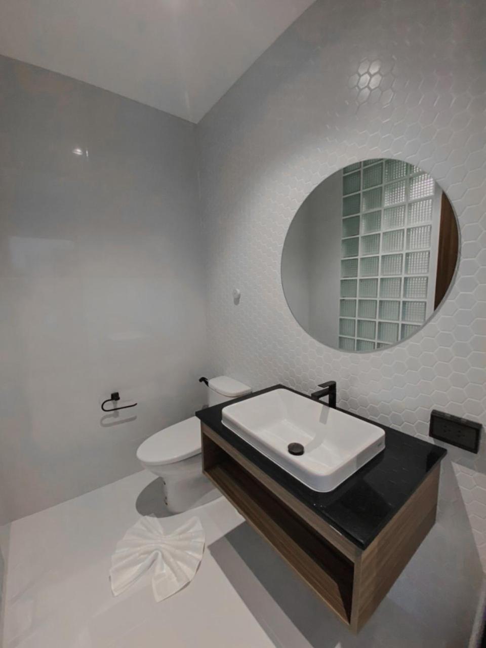 Superior King Room - Photo 11