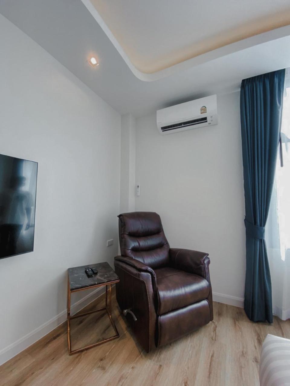 Superior King Room - Photo 10