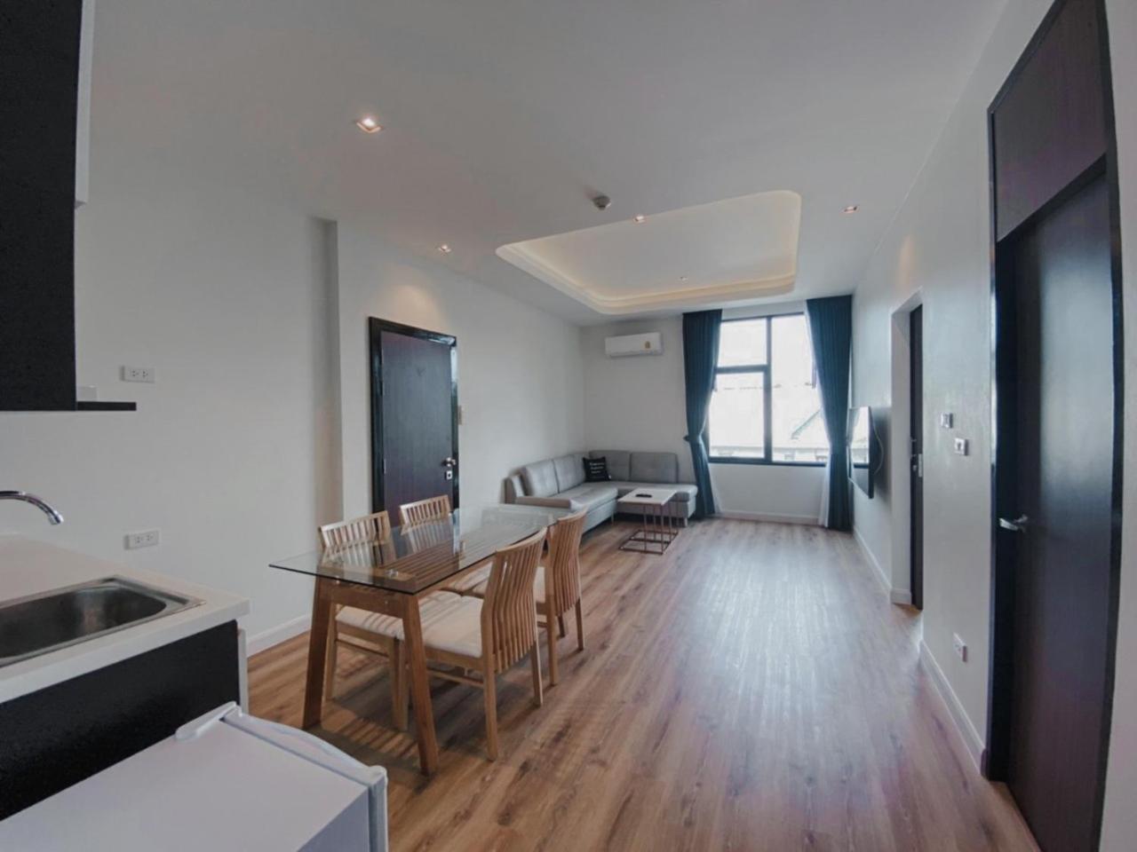 Executive Suite - Photo 4