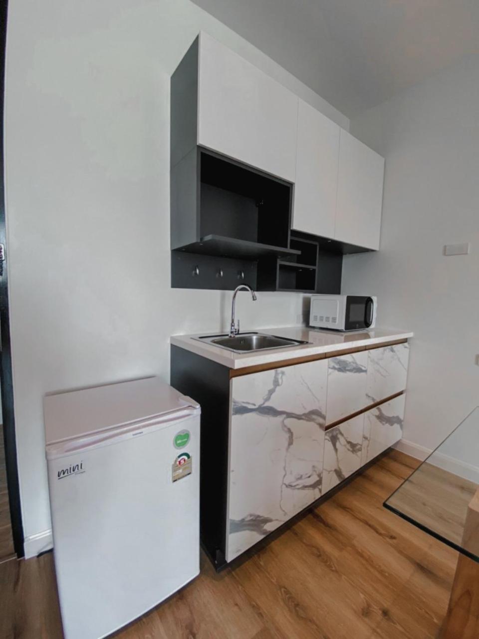 Executive Suite - Photo 6