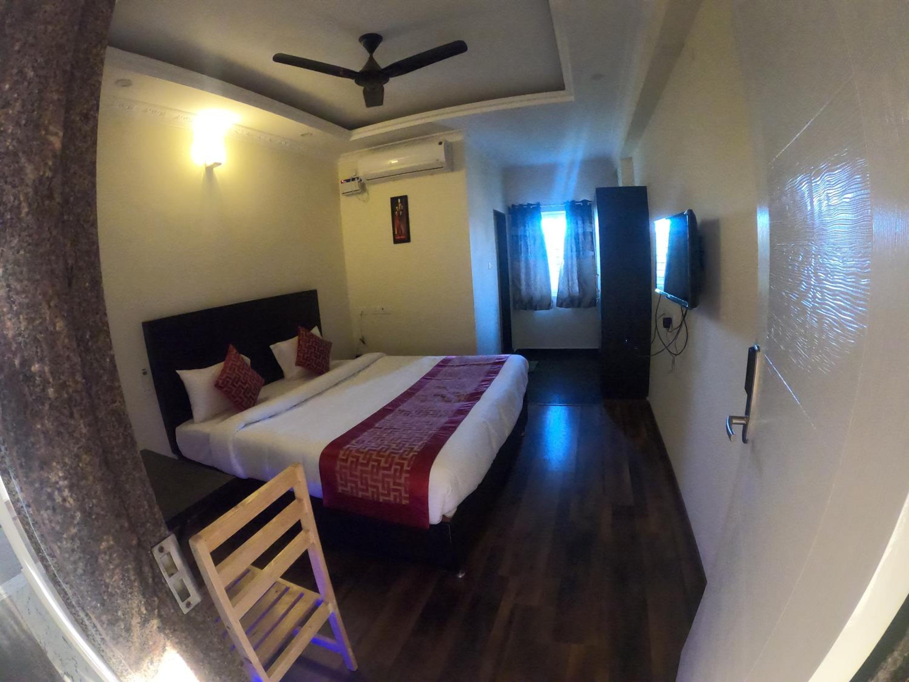 Deluxe Room - Photo 2