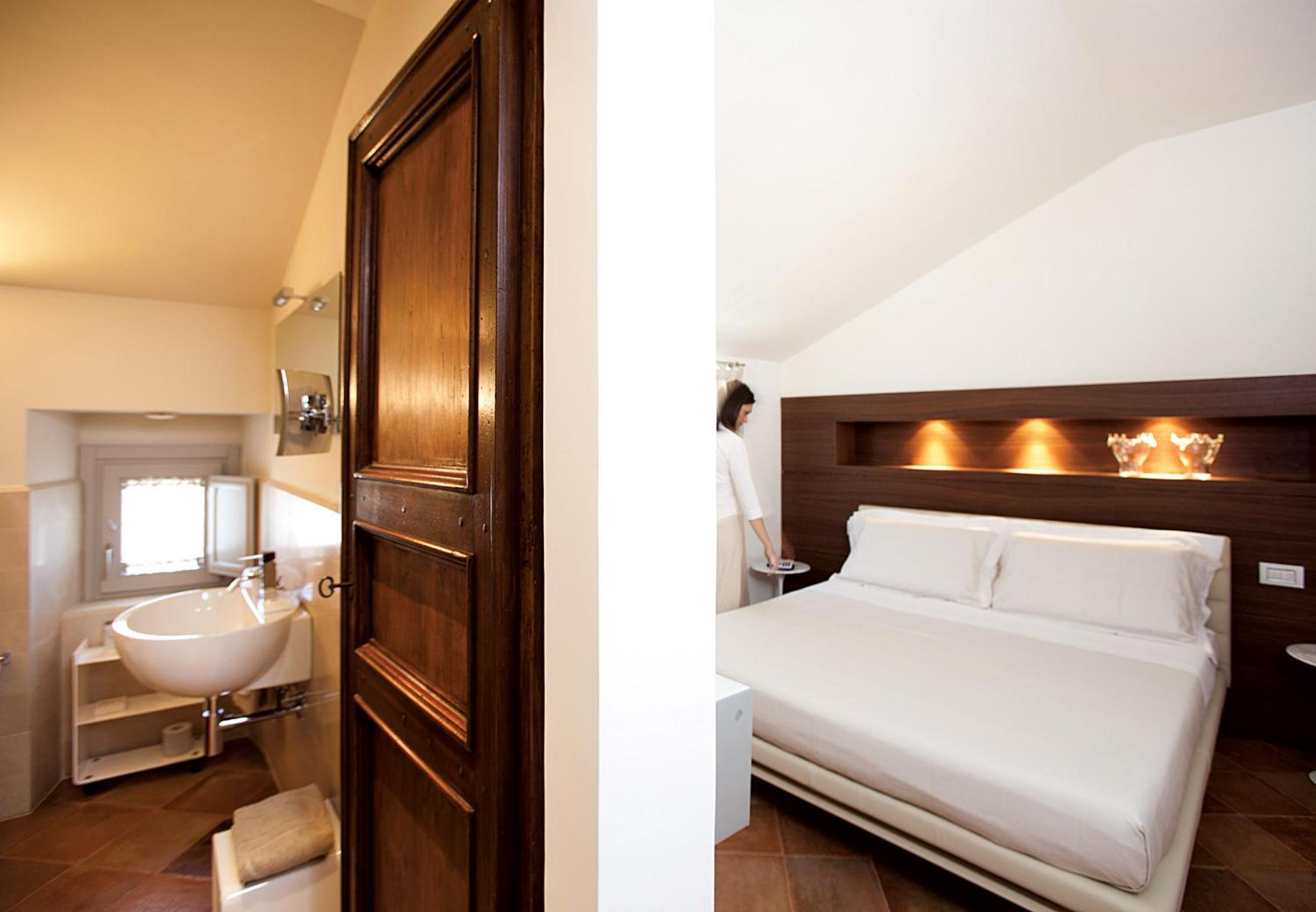 Suite with Spa Access - Photo 4