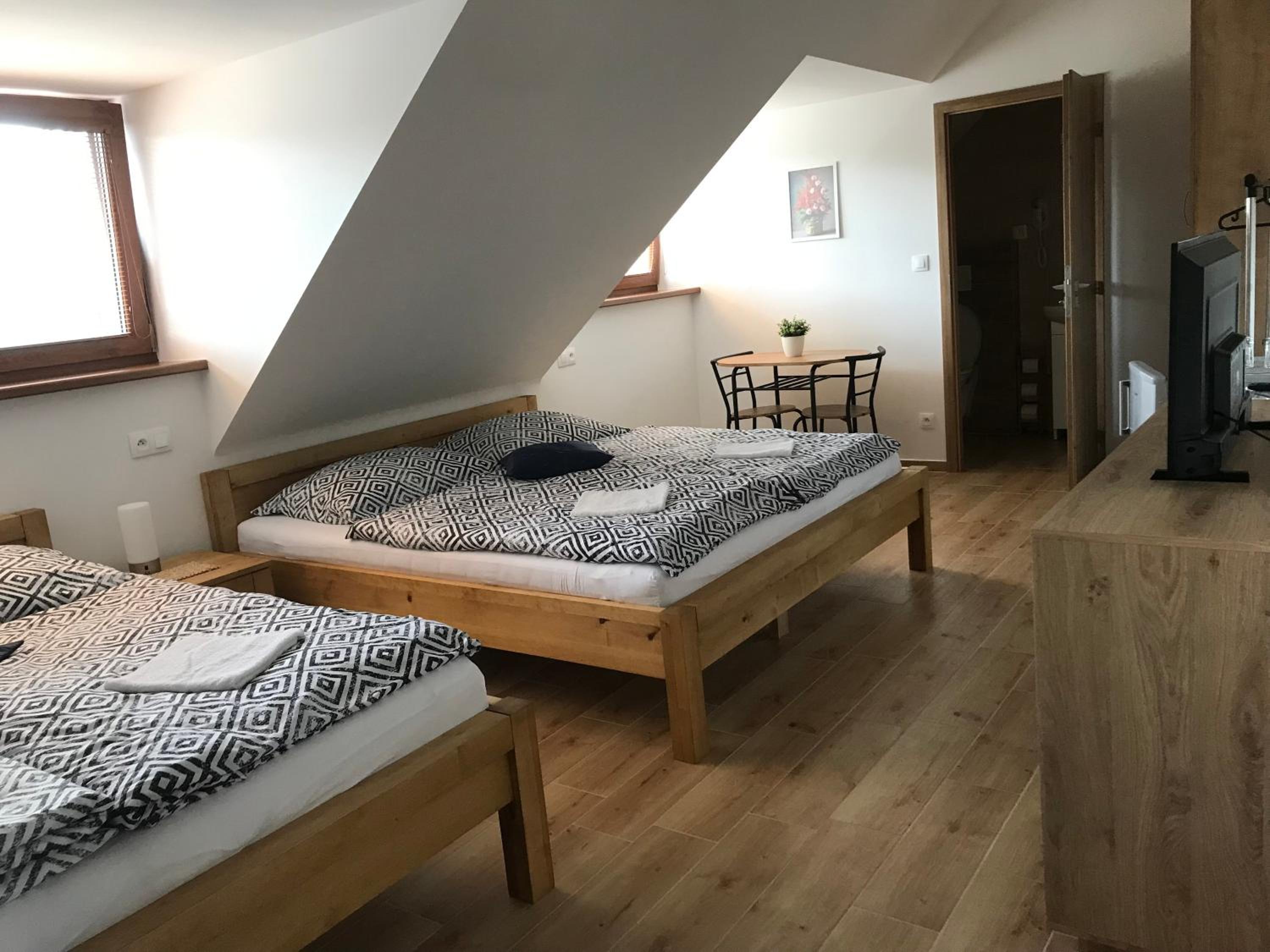 Quadruple Room with Private Bathroom photo 3