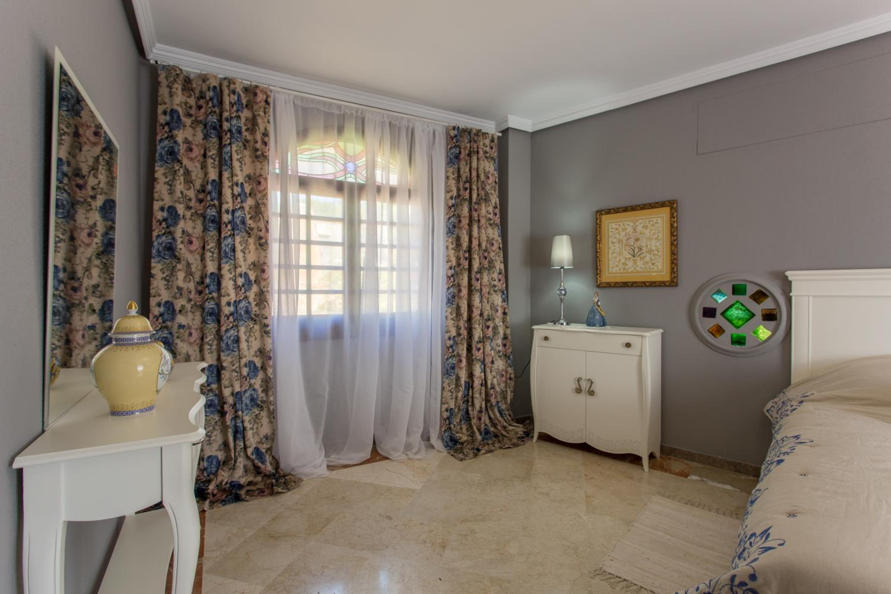 Family Room with Balcony - Photo 4