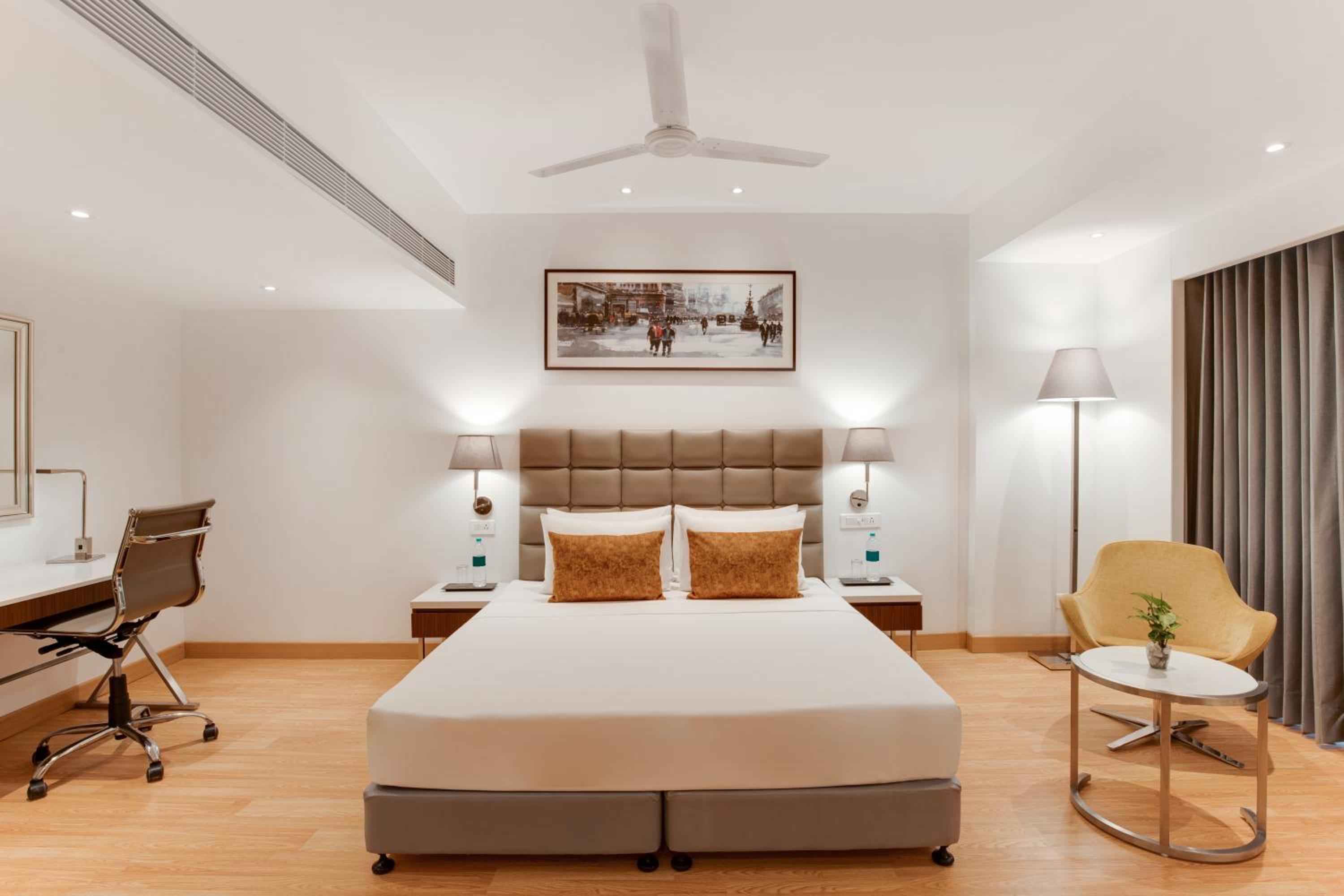 Deluxe King Room - Photo 8
