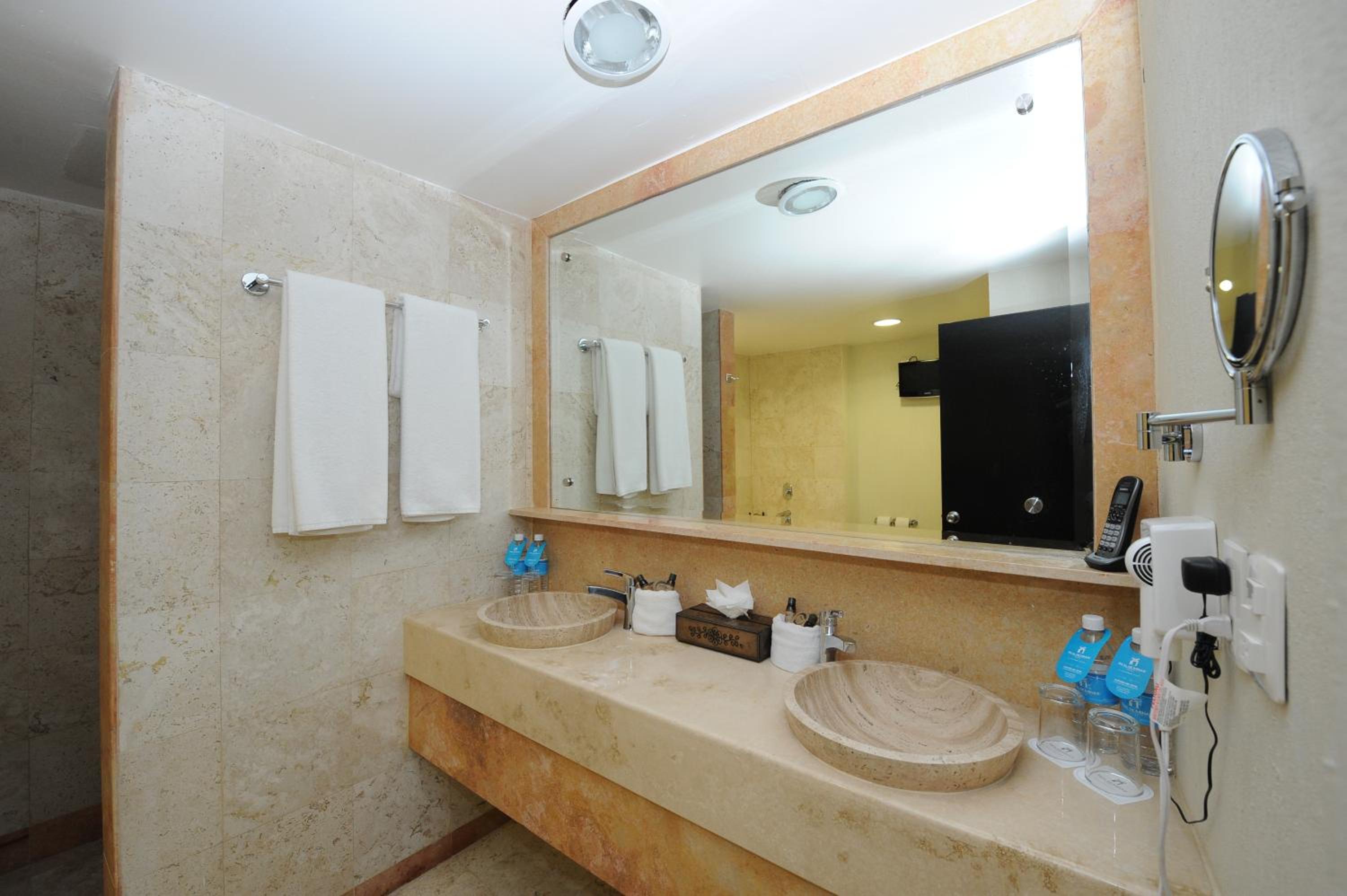 Double Room with Two Double Beds - Photo 4