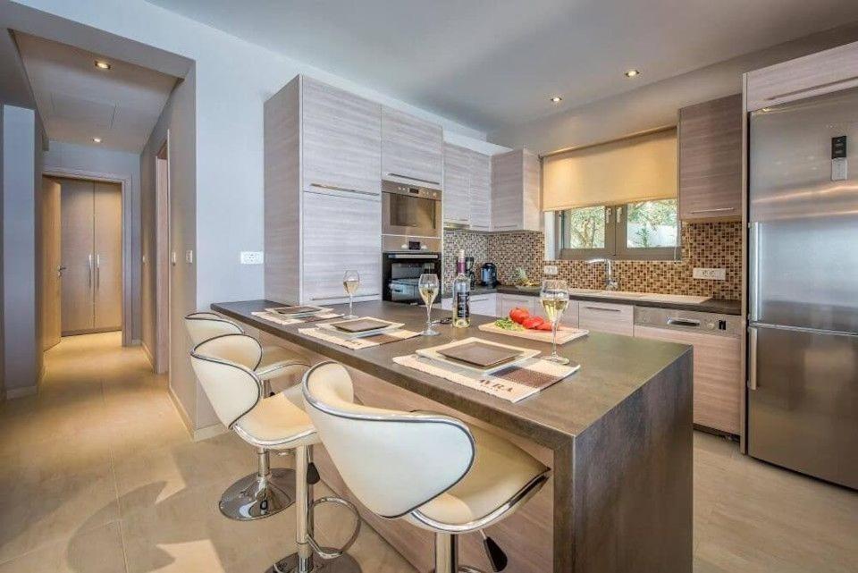 Three-Bedroom Villa photo 3