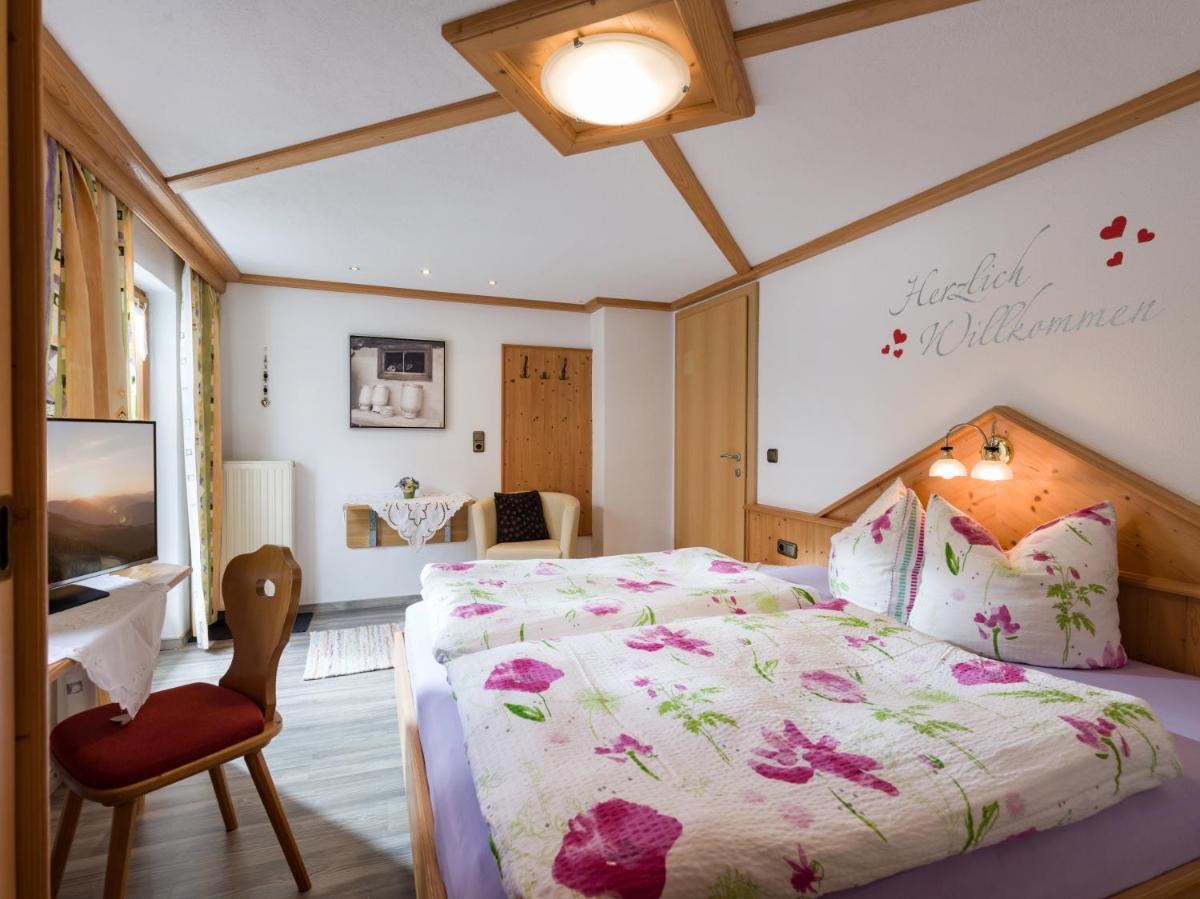 Double Room with Balcony photo 2